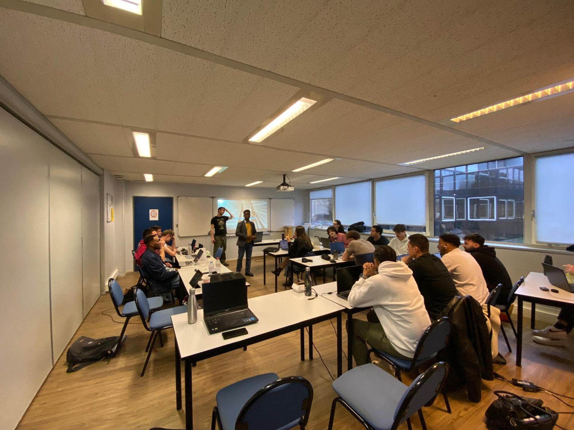 gray computer monitor