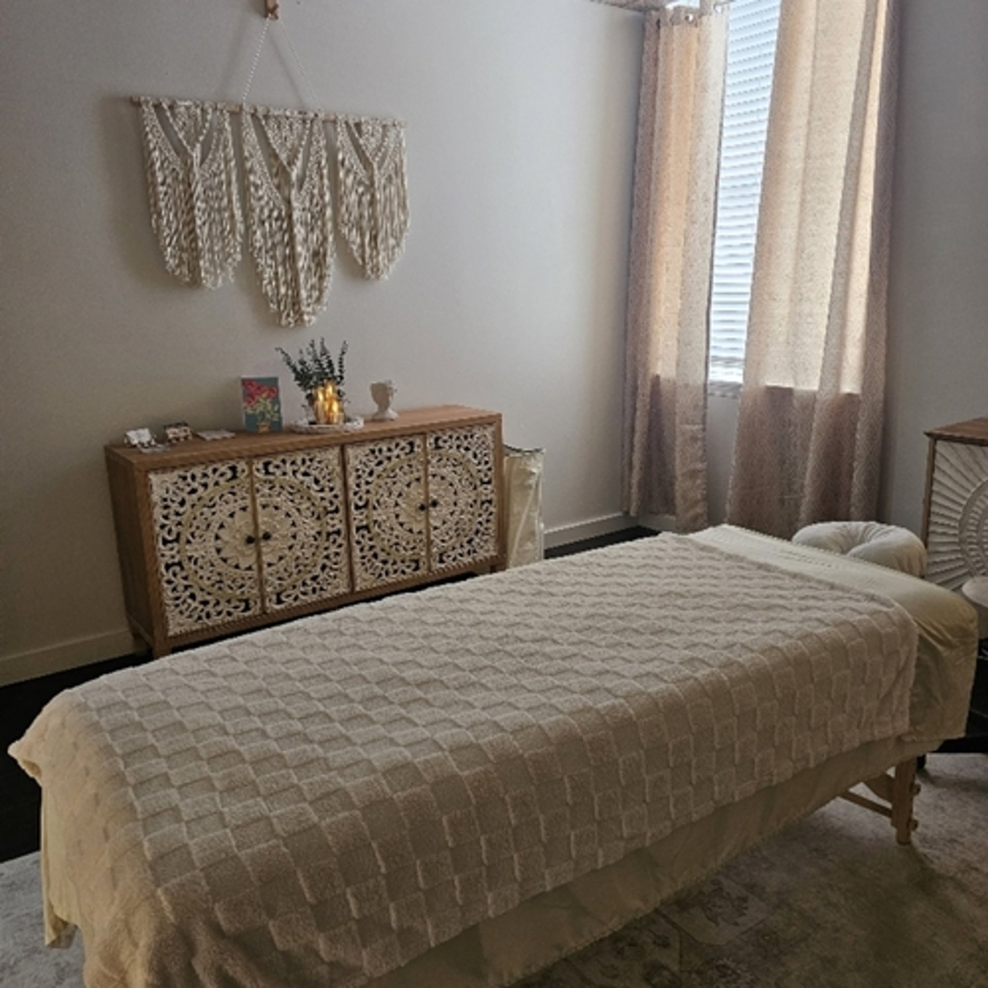 black and white bed linen