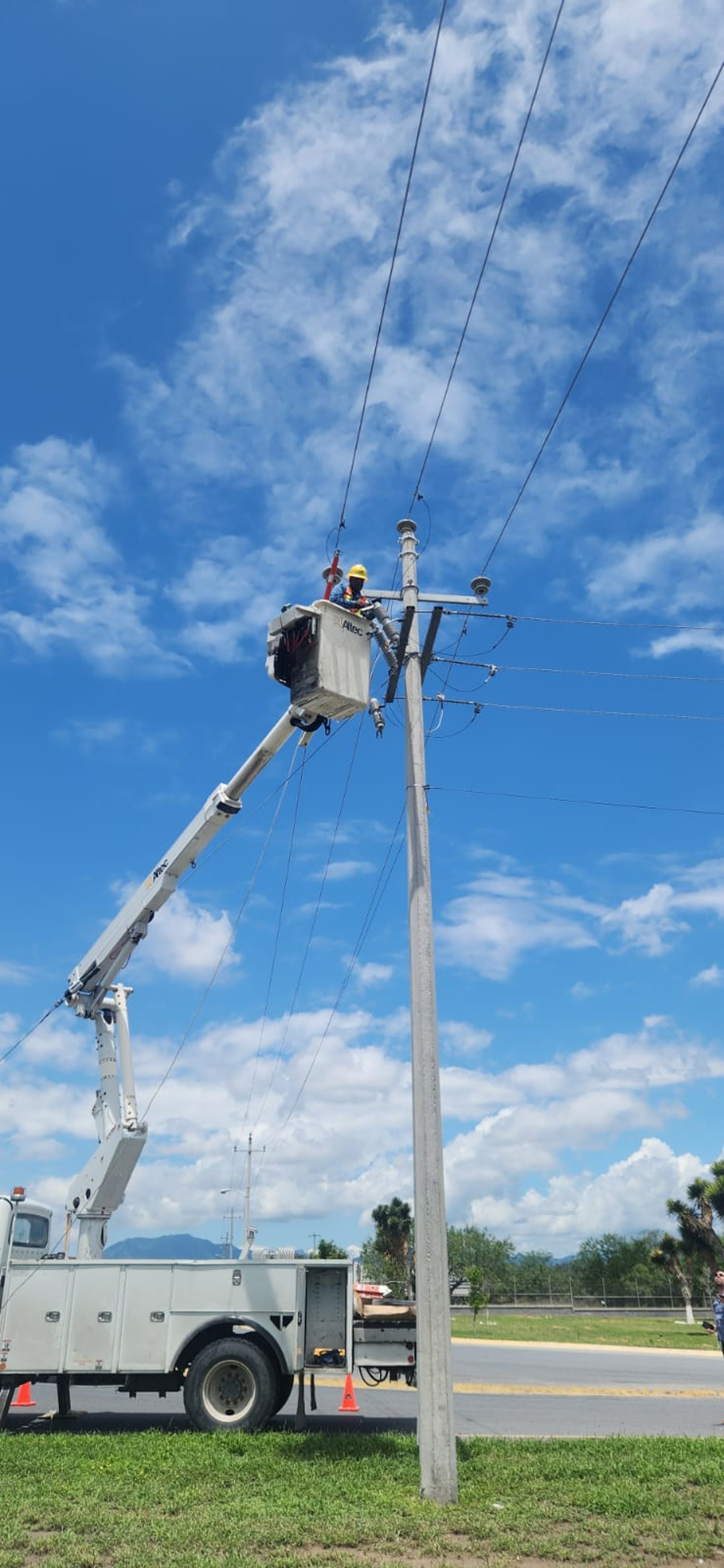white electric power generator