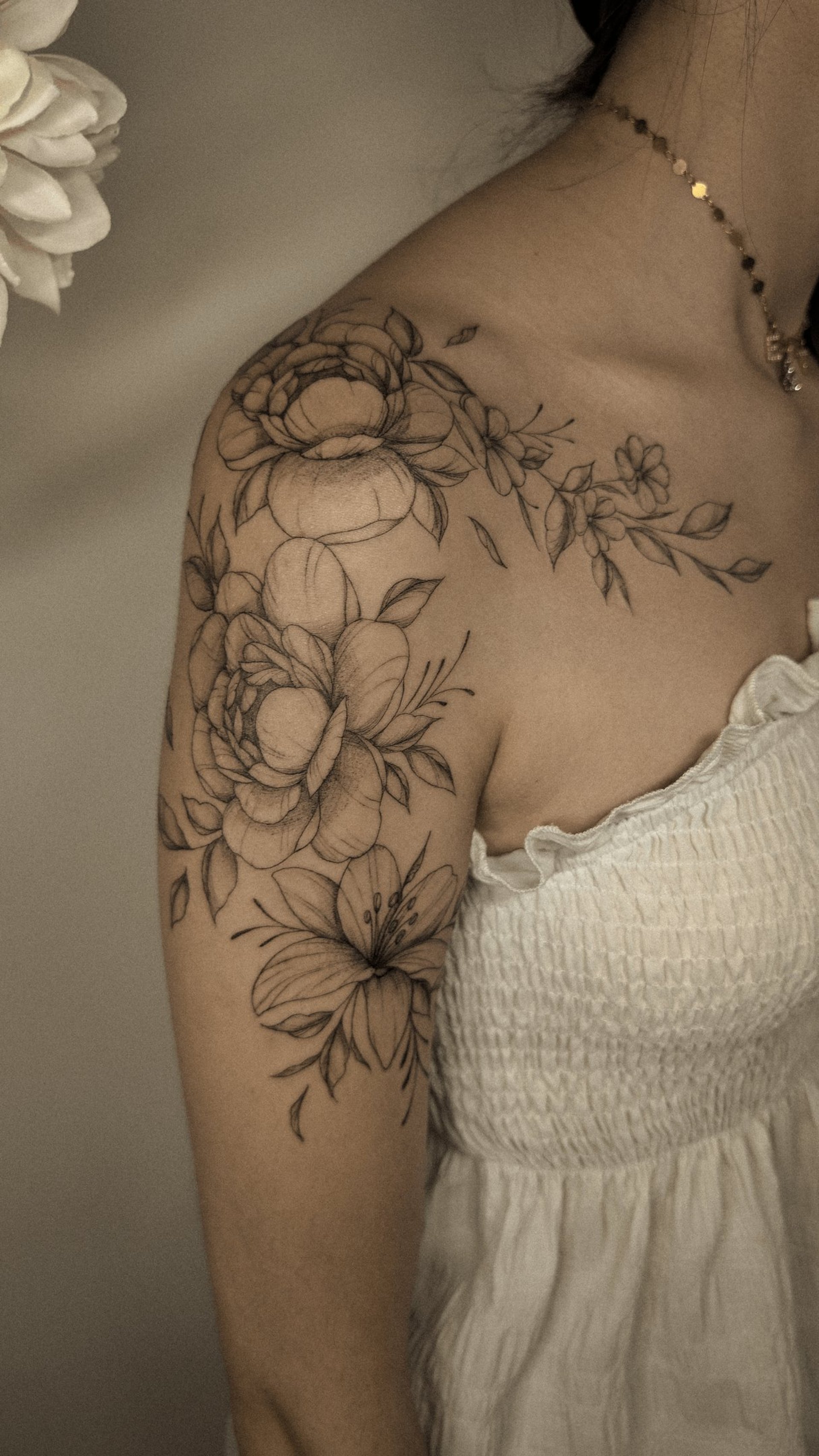 Tatouage floral réalisé par Eva Ink Vlr