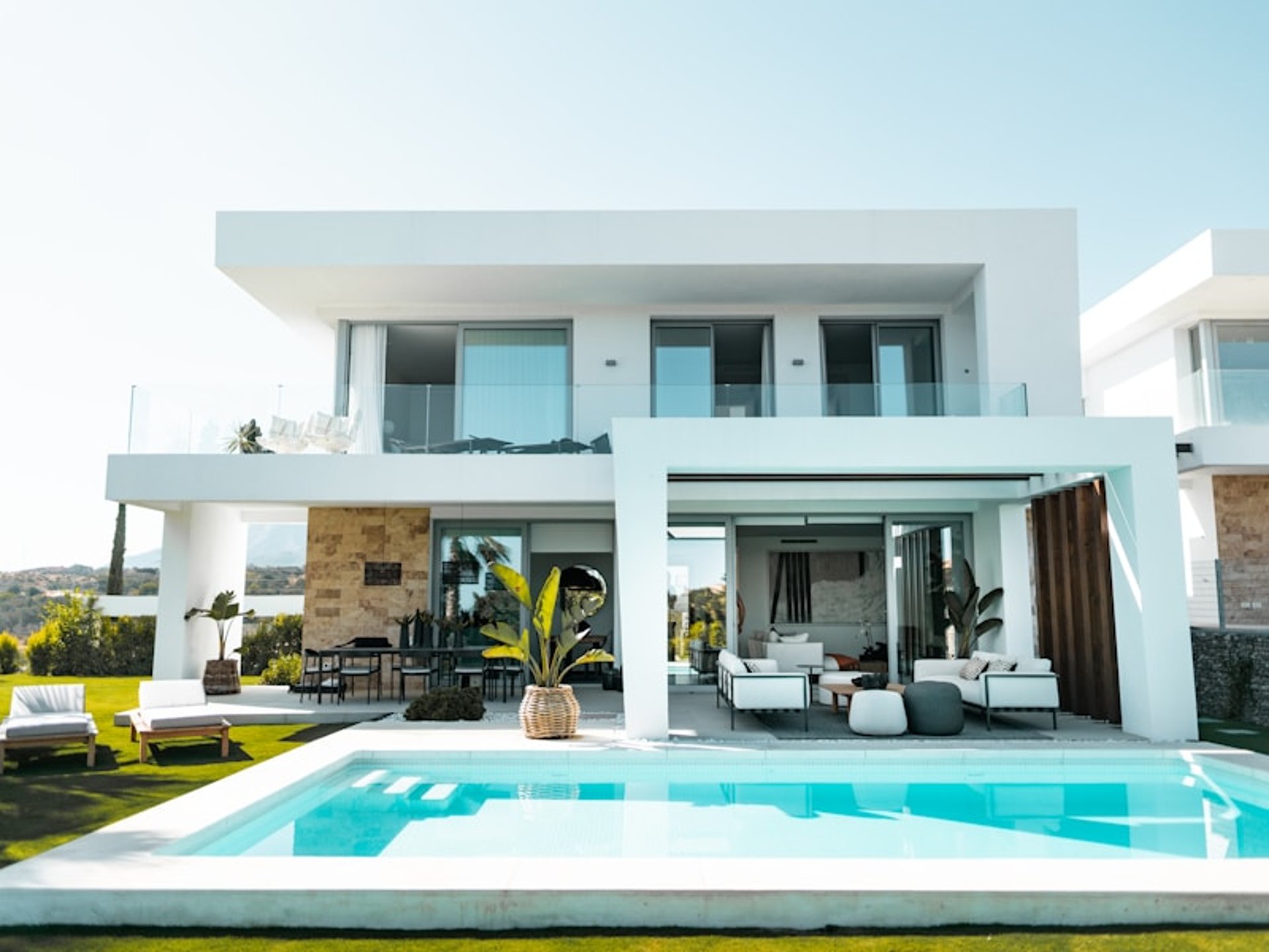 black and white bed linen