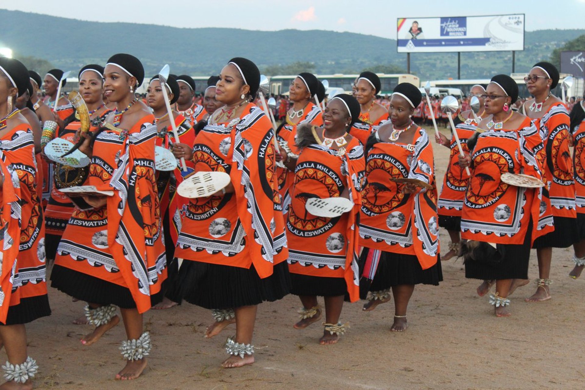 gray computer monitor