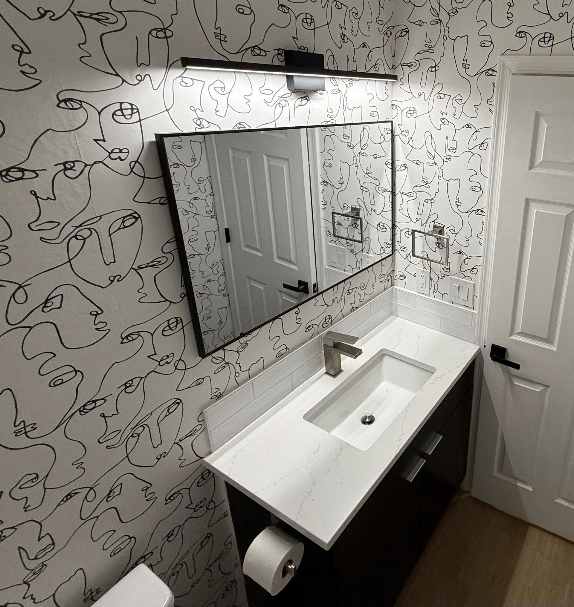 gray computer monitor