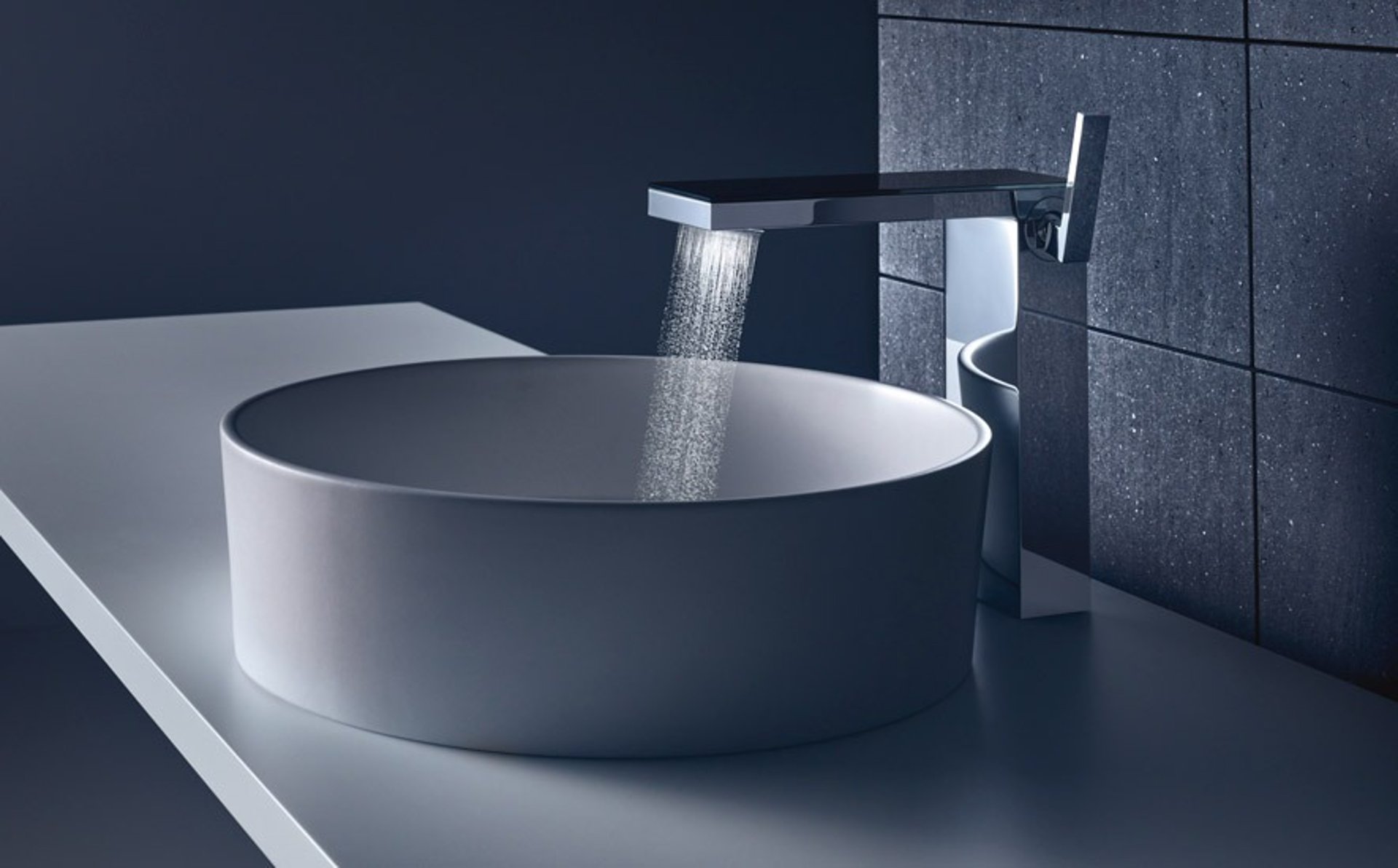 gray computer monitor