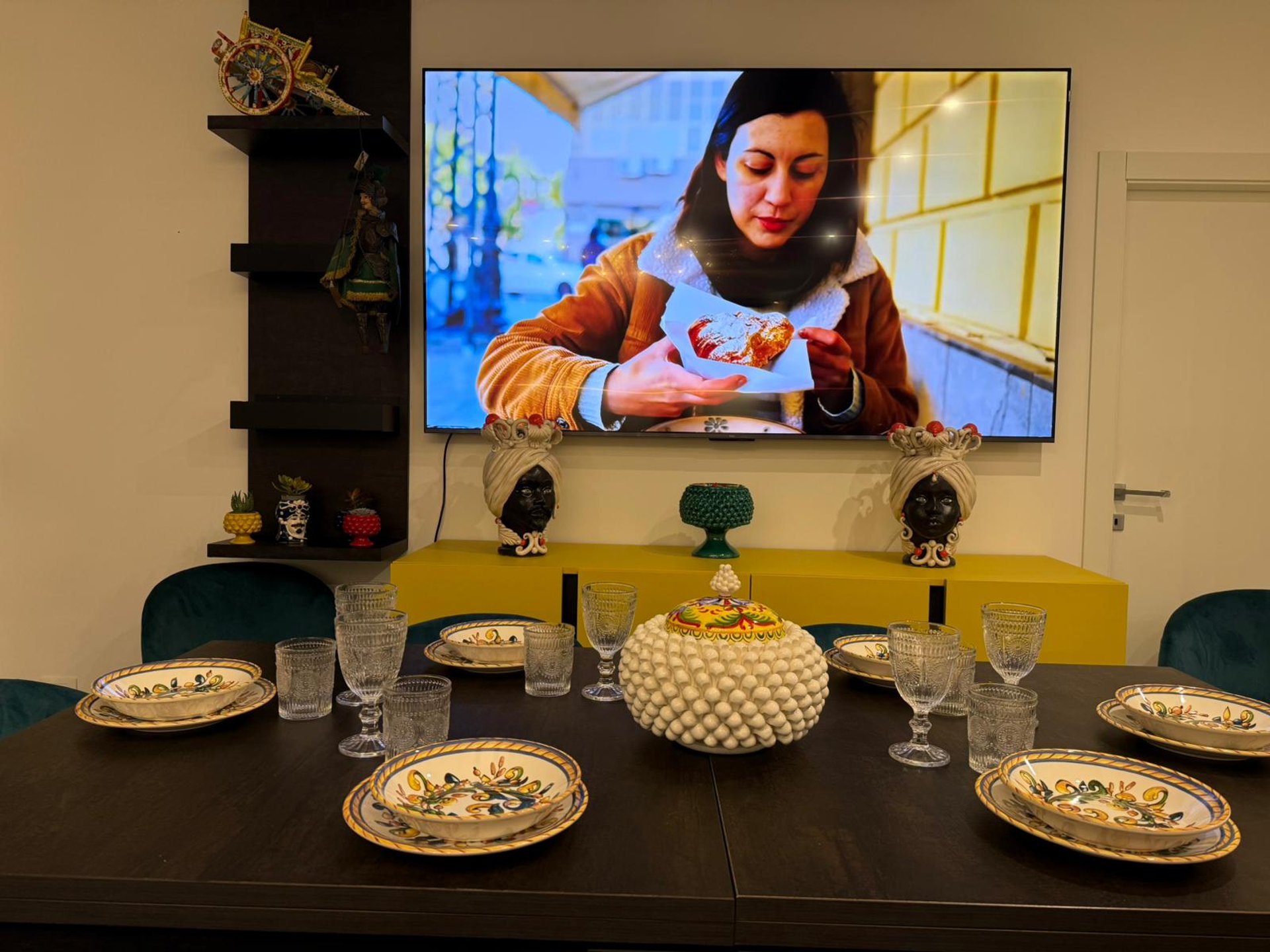 black and white bed linen