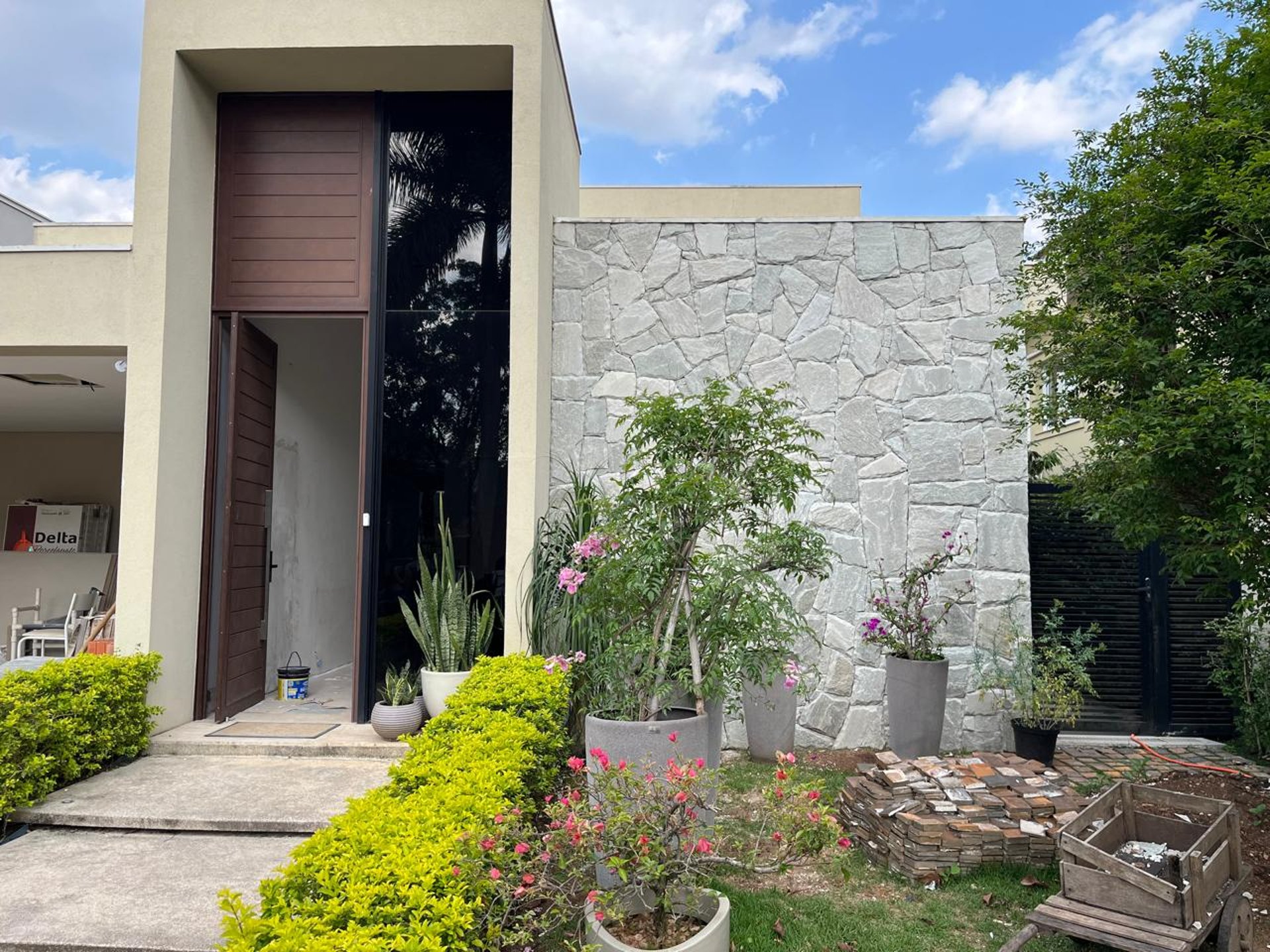 black and white bed linen