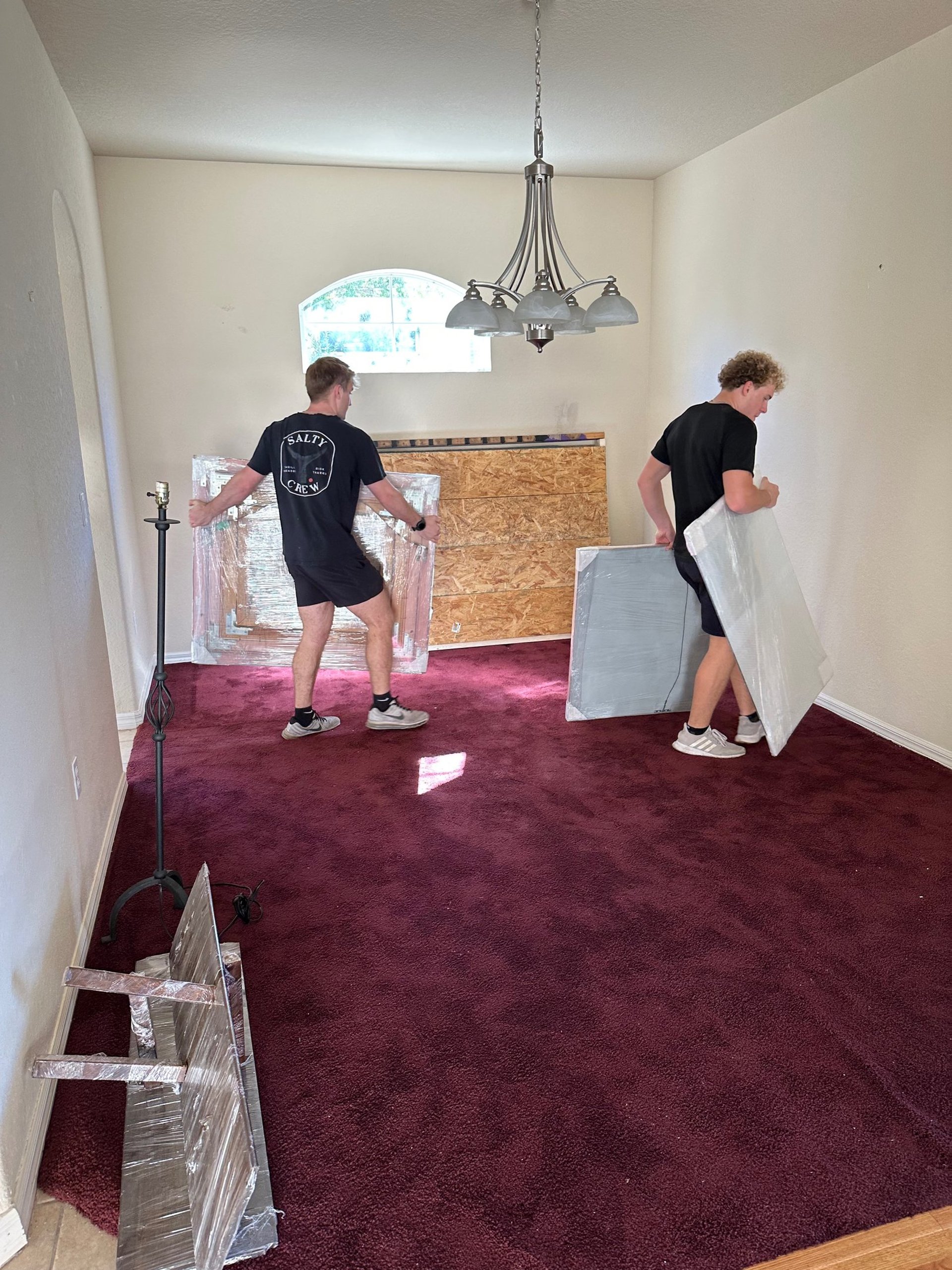 gray computer monitor