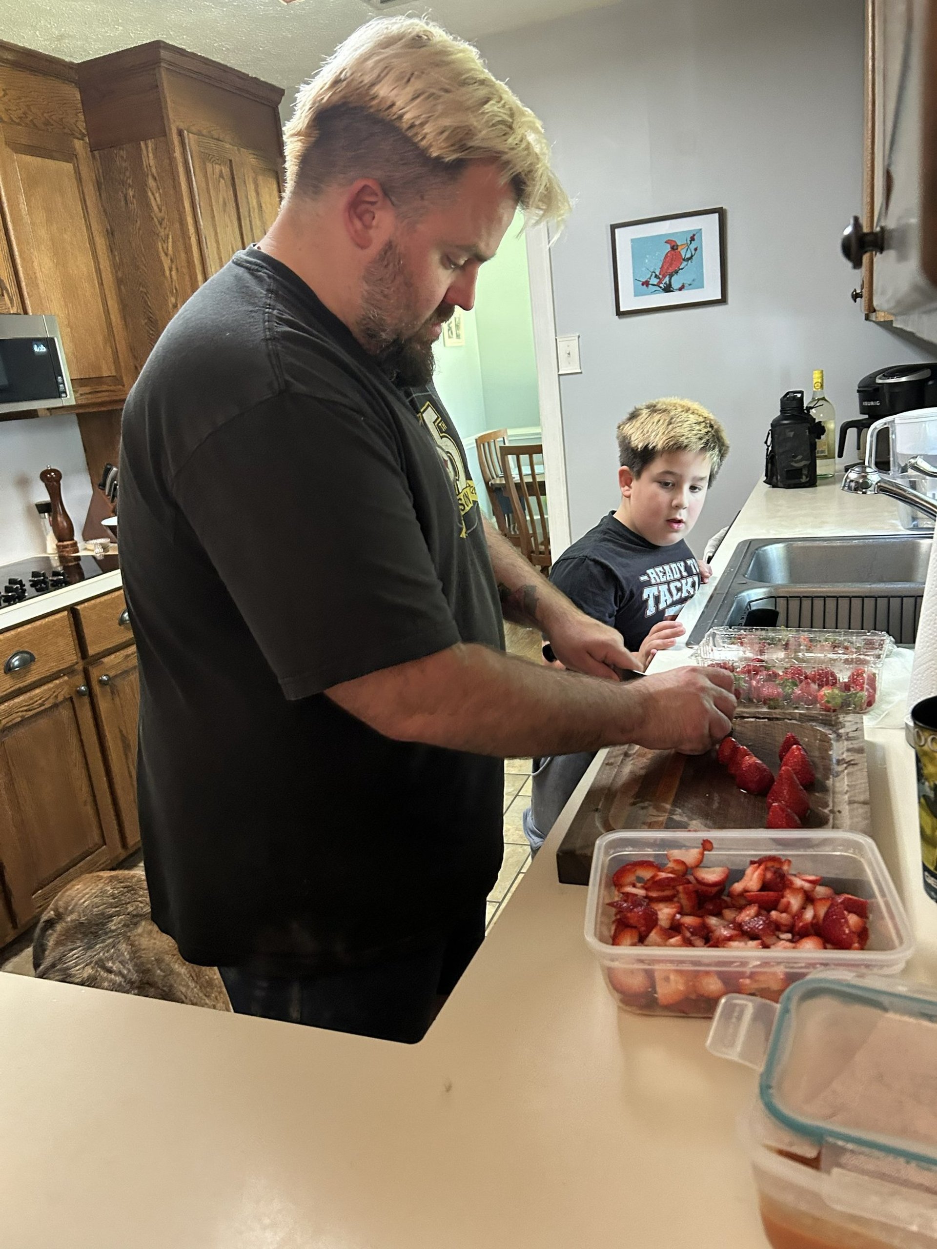 gray computer monitor