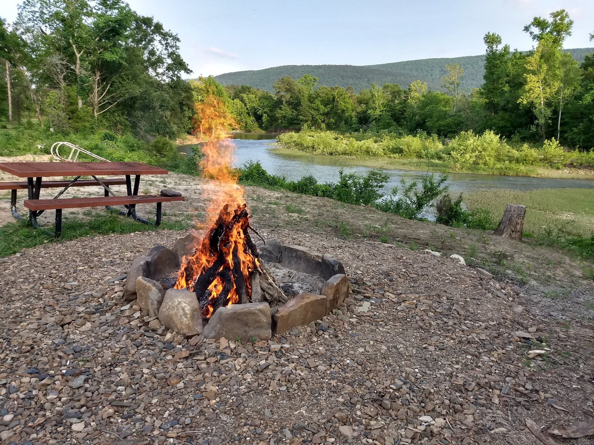 gray computer monitor