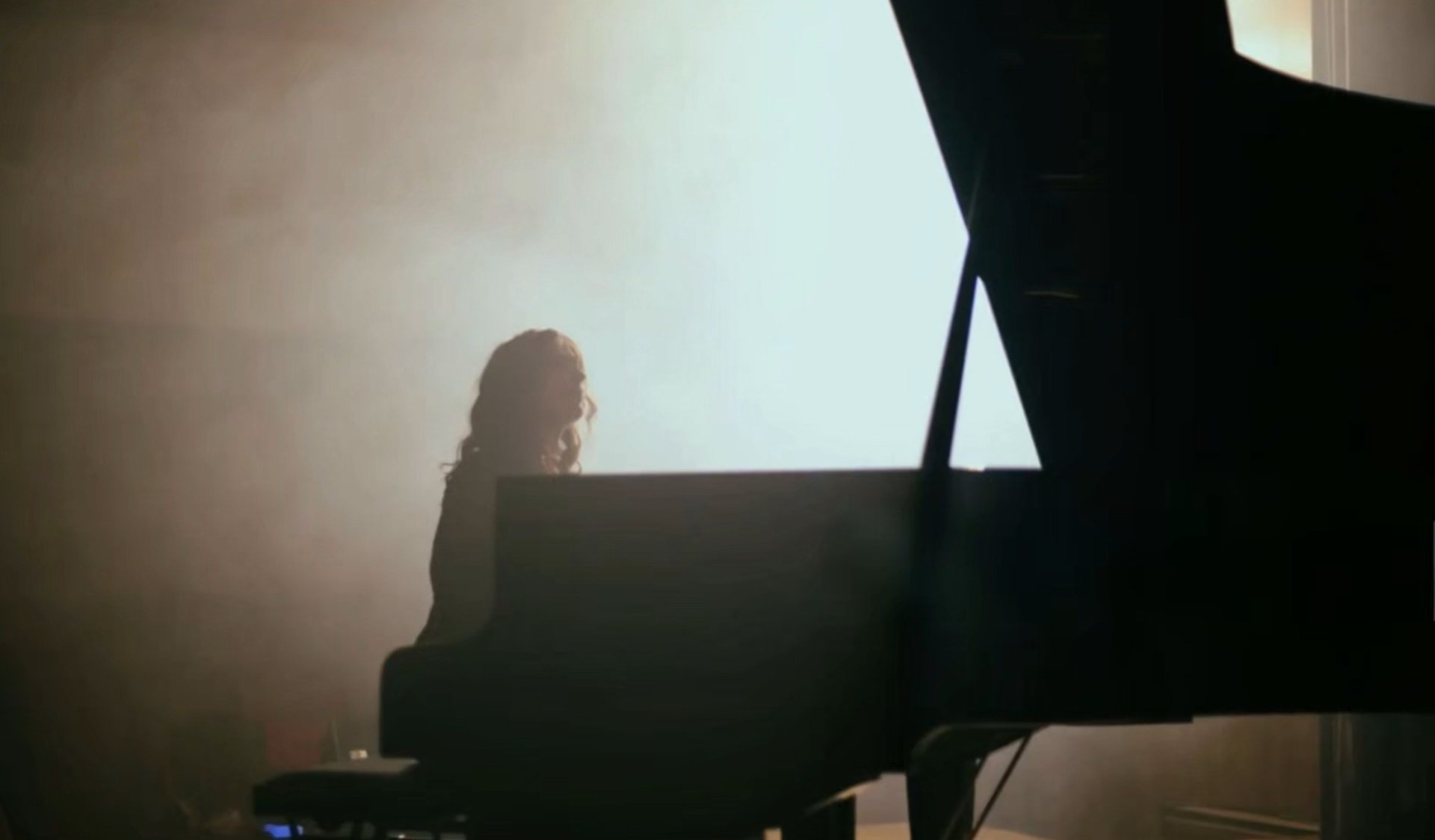 gray computer monitor