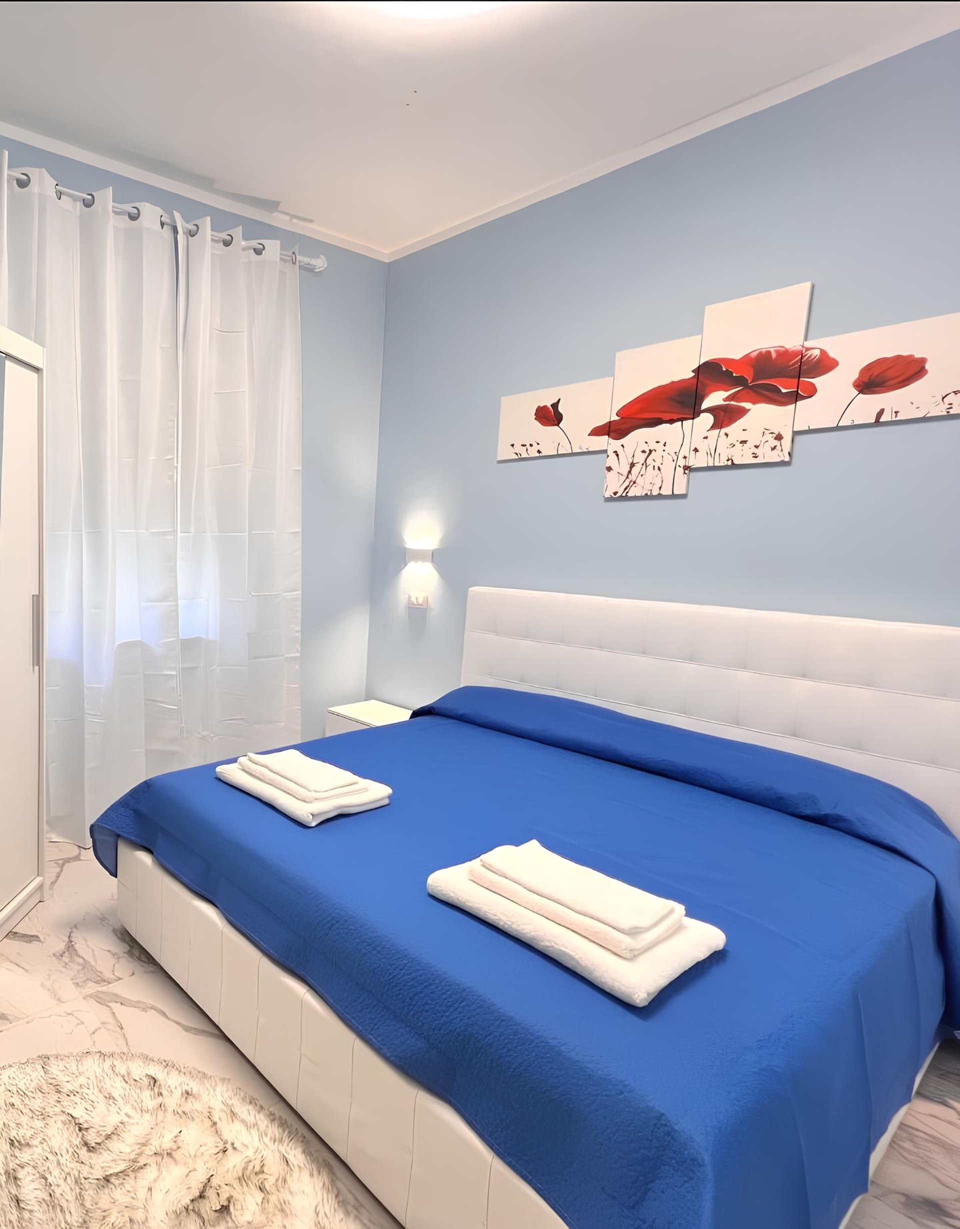 black and white bed linen