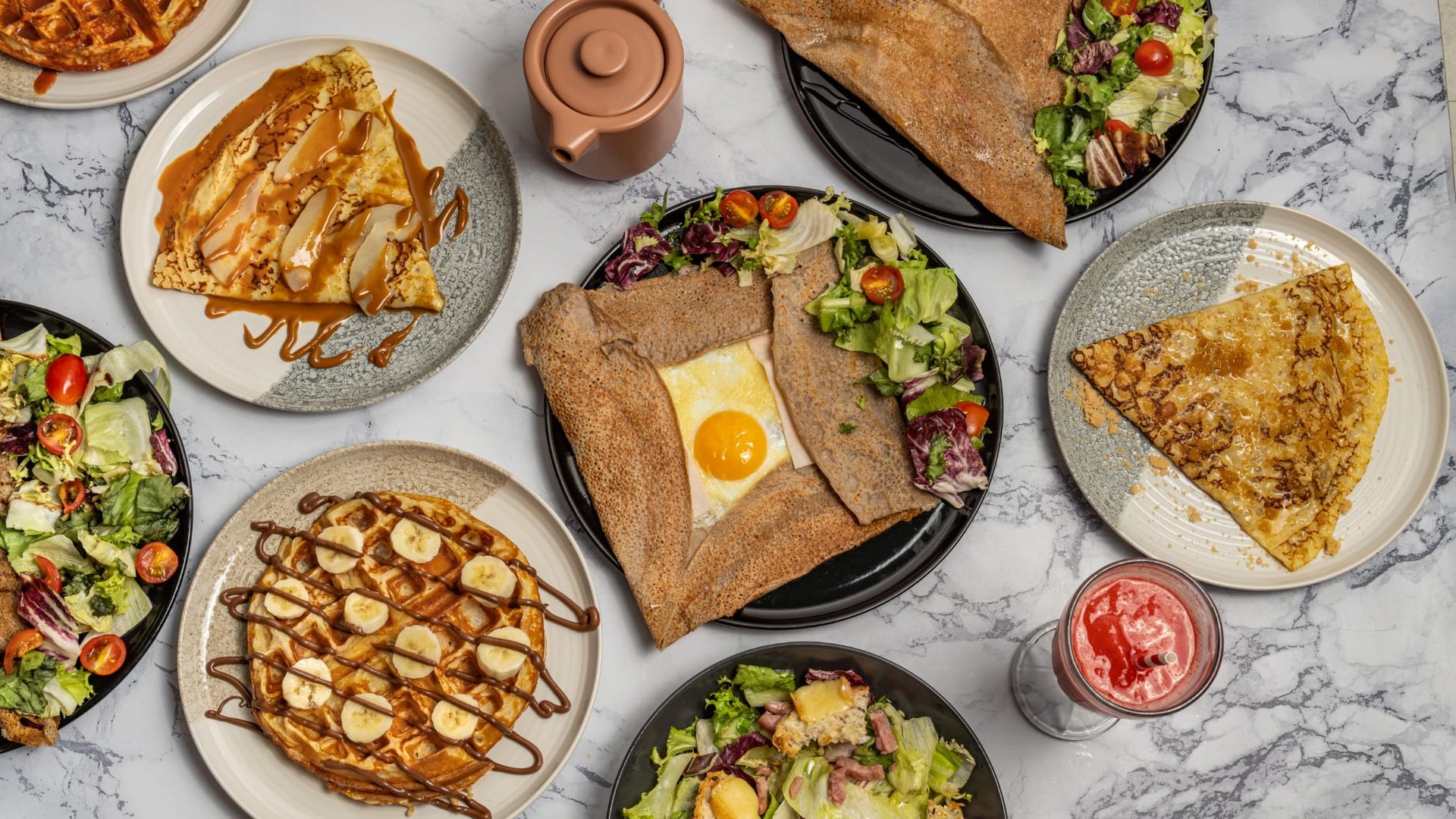 black and white bed linen