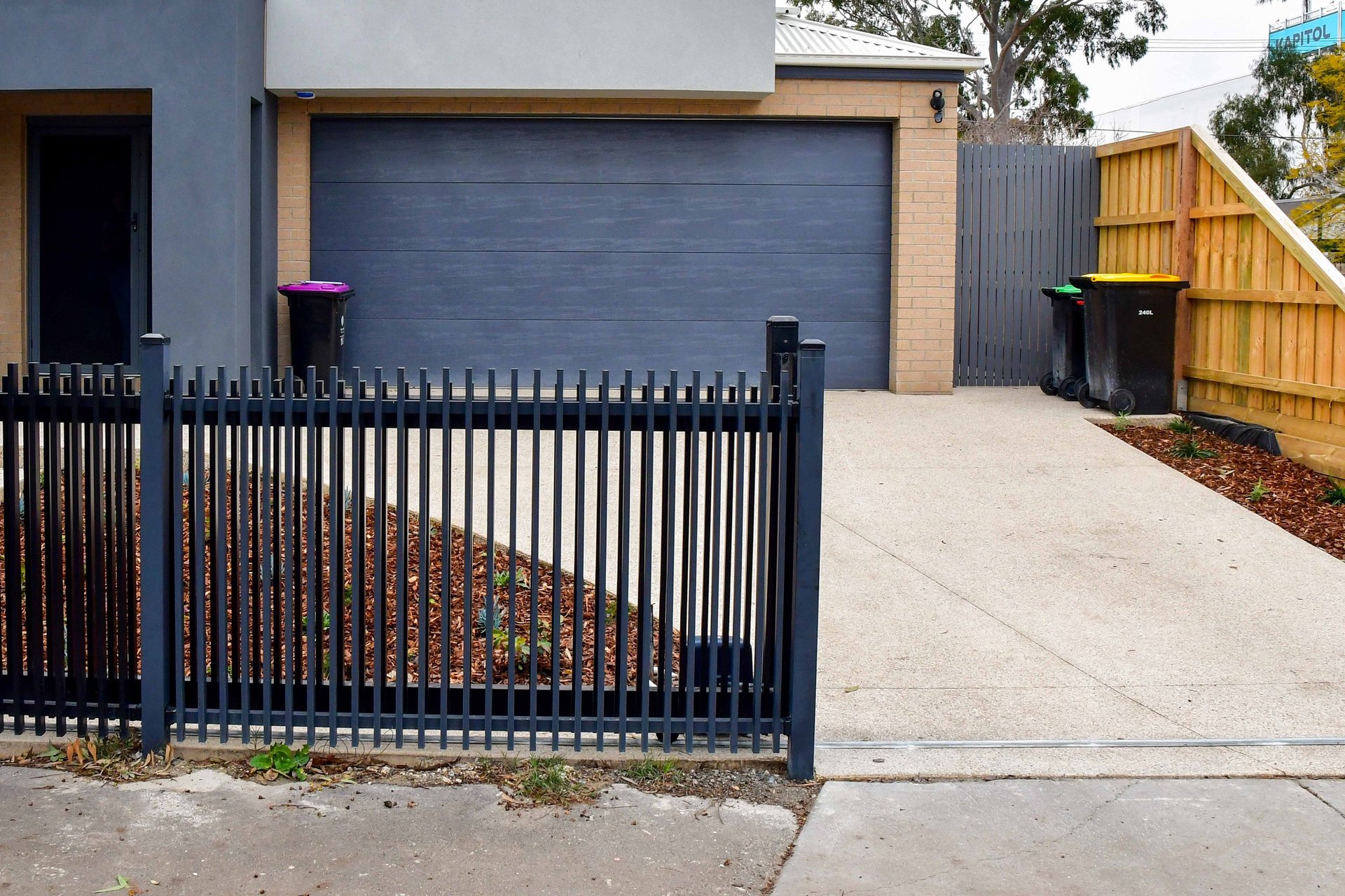Sliding gate