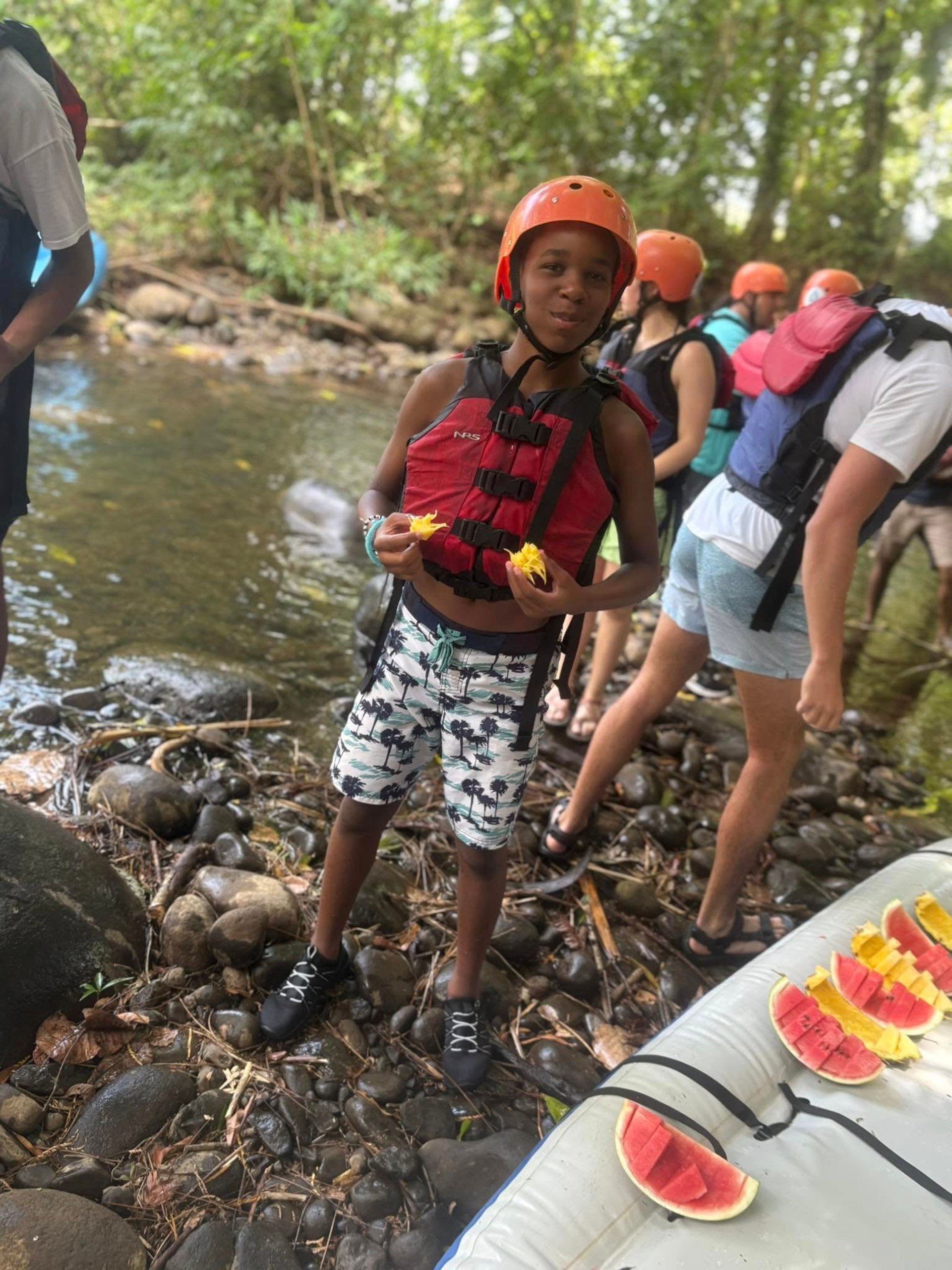 gray computer monitor