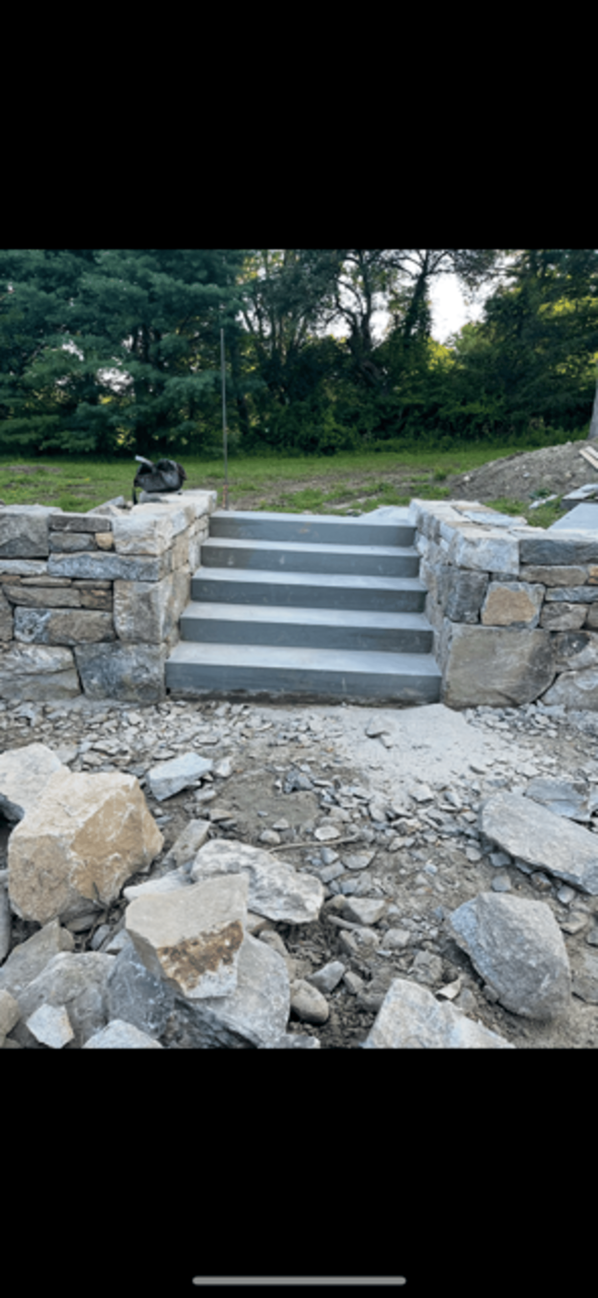 gray computer monitor