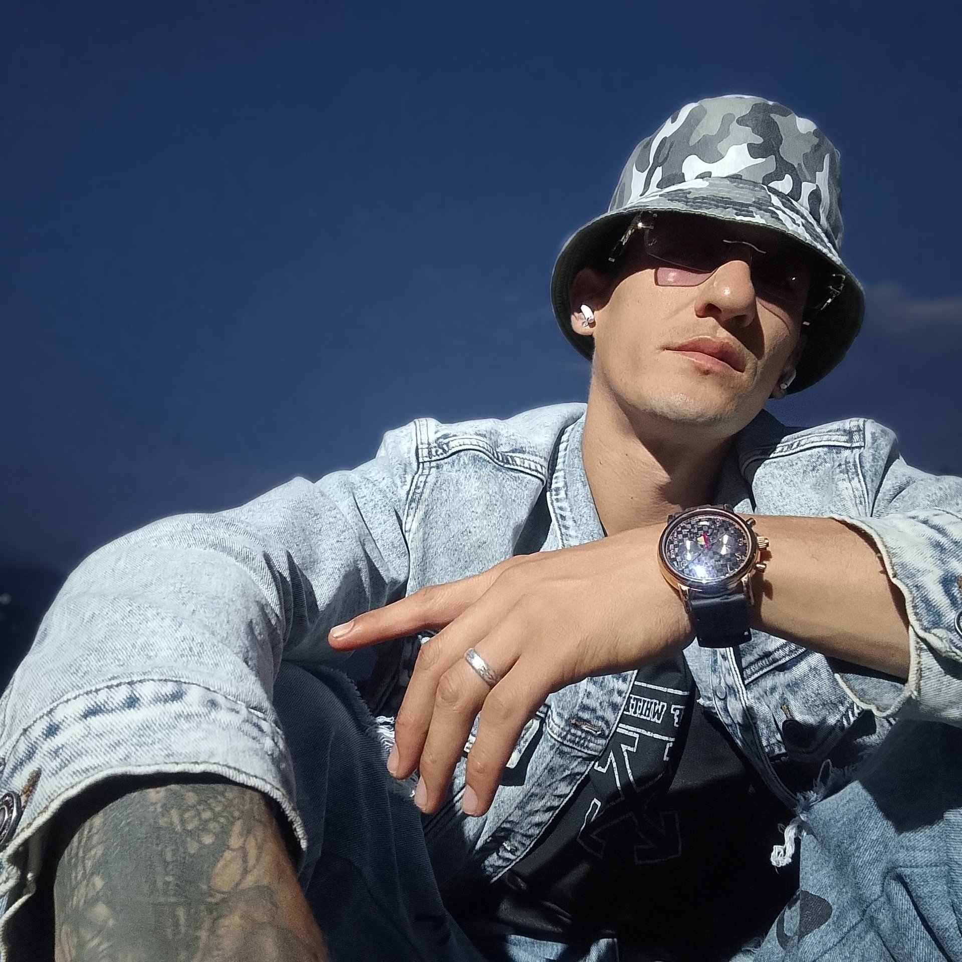 black and white bed linen