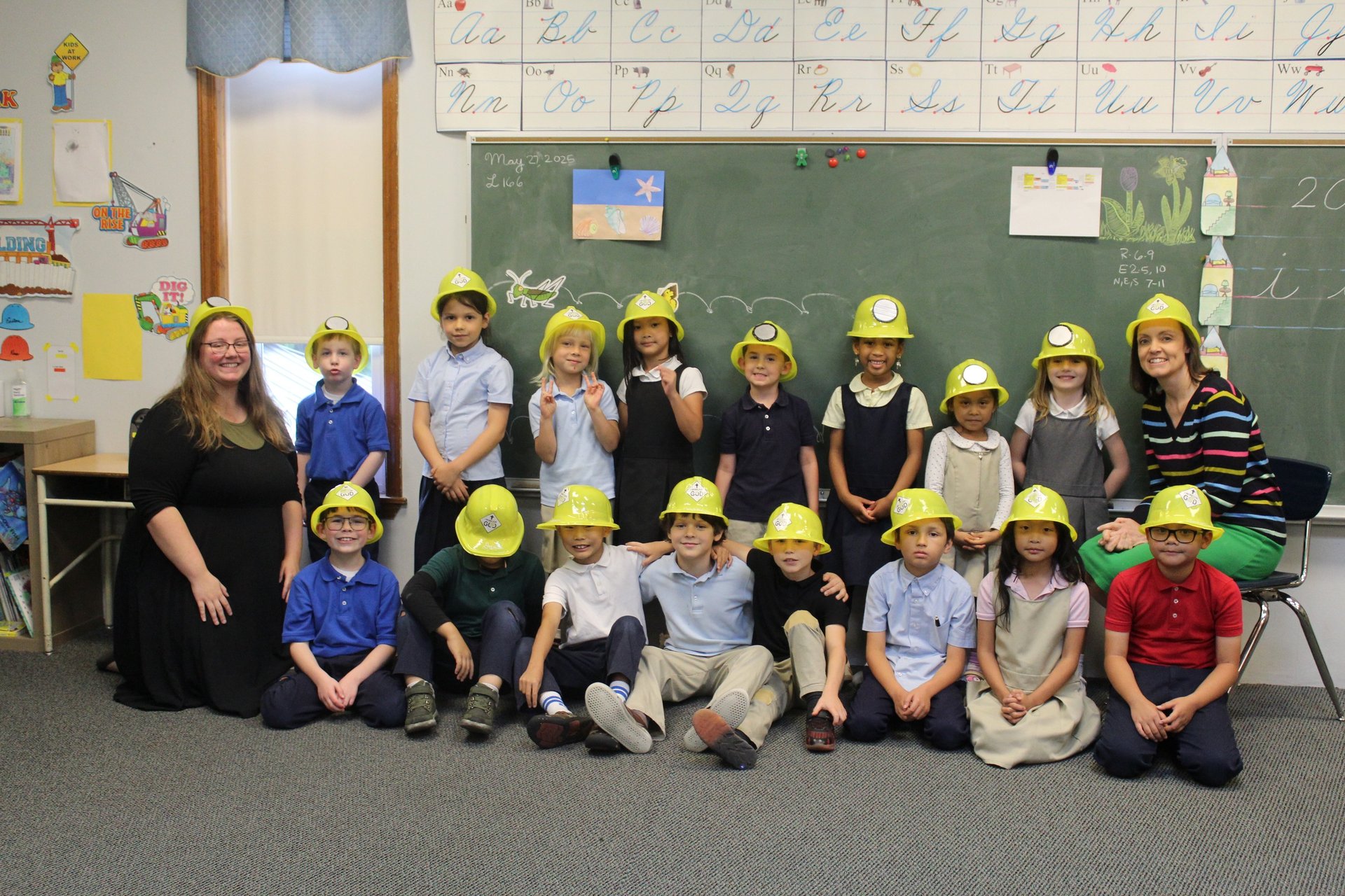 gray computer monitor