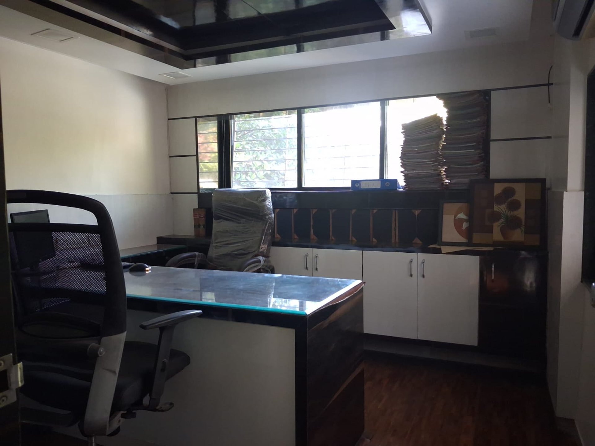 black and white bed linen