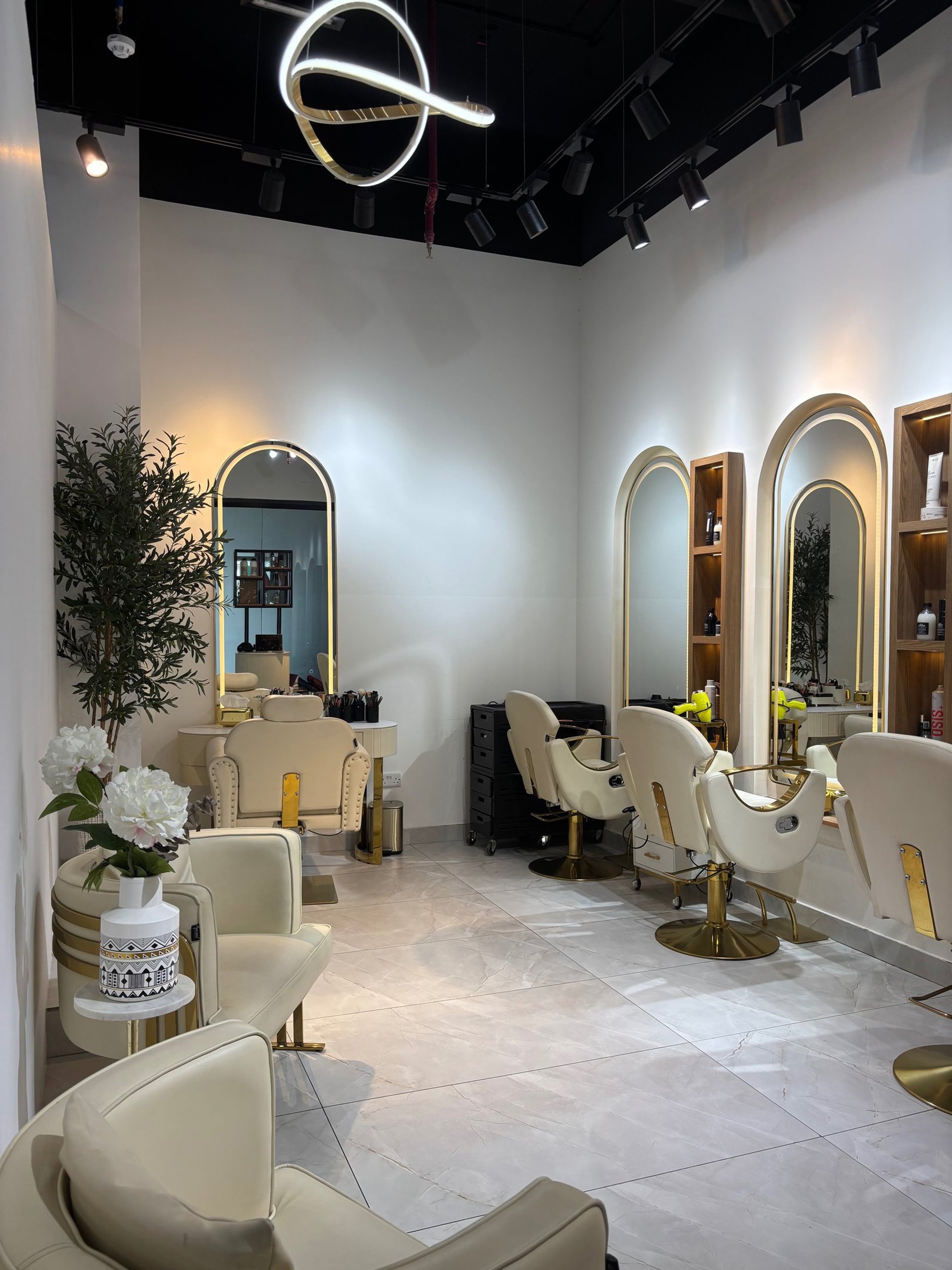 black and white bed linen