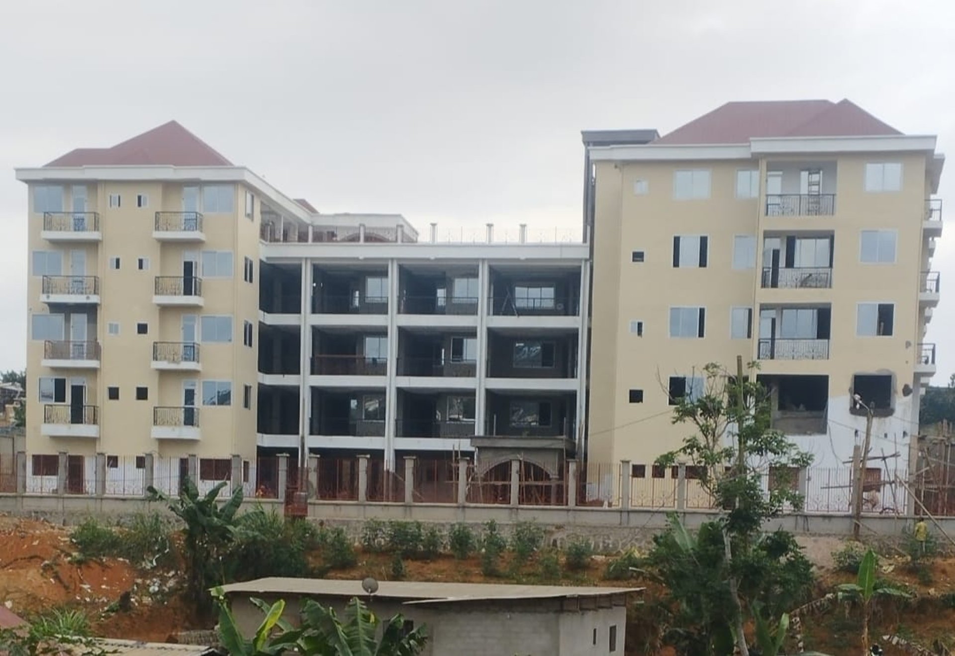 gray computer monitor