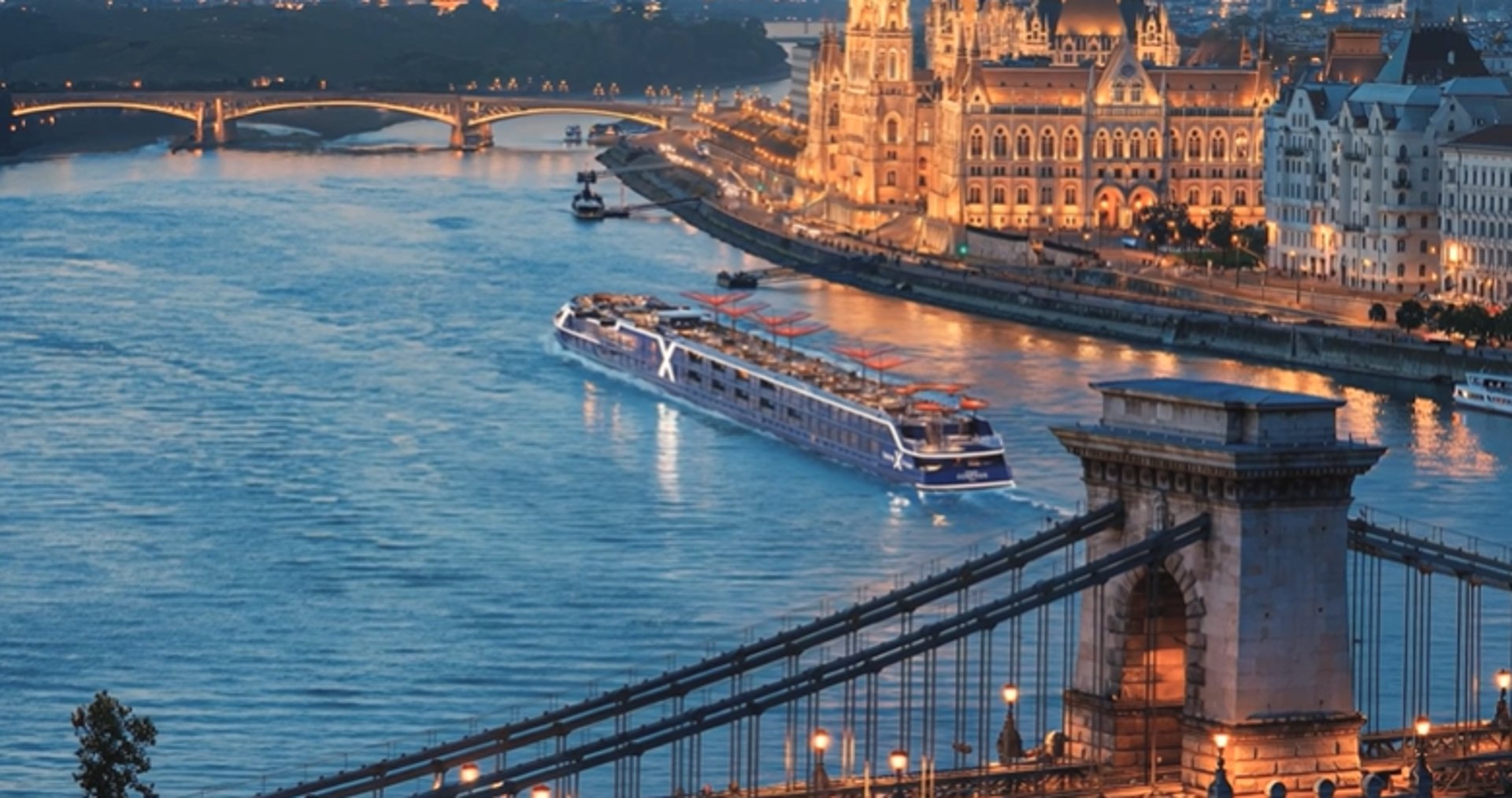 gray computer monitor