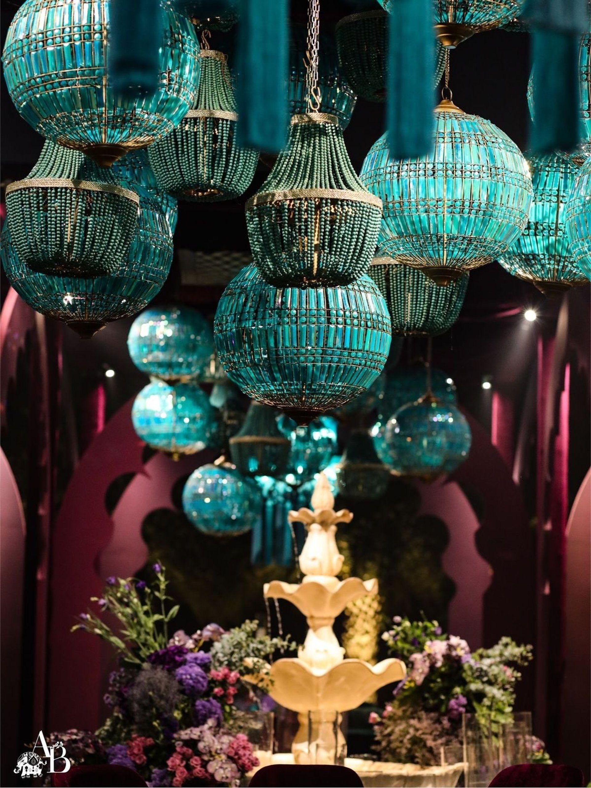 gray computer monitor