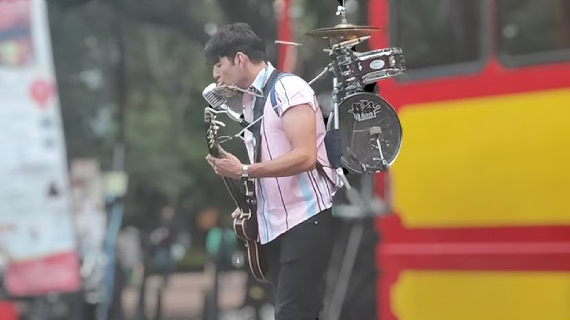 gray computer monitor