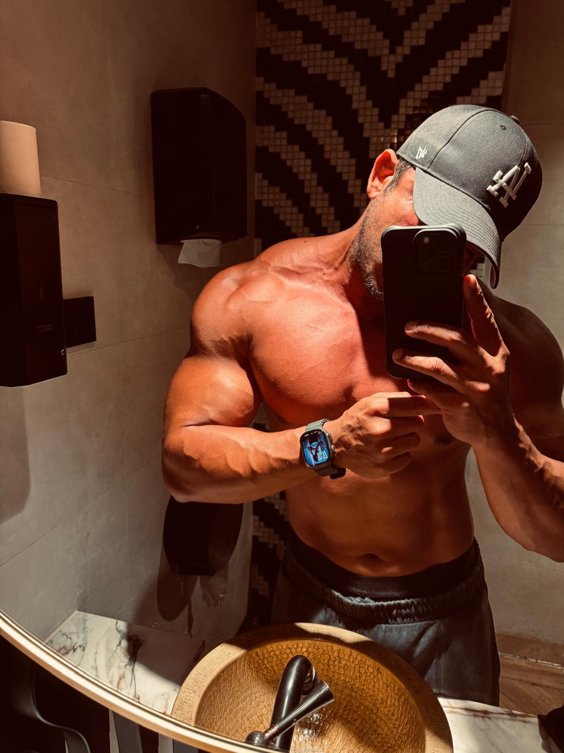 black and white bed linen