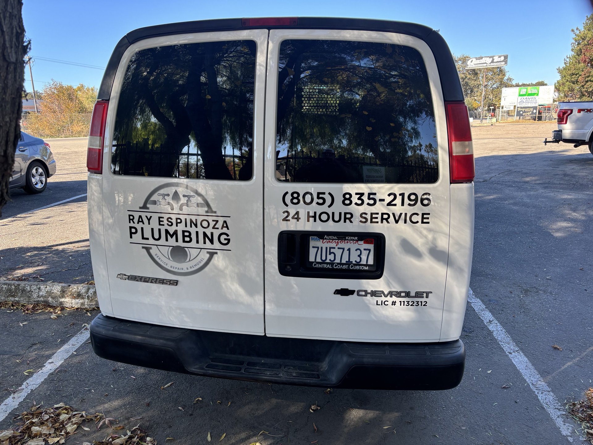 gray computer monitor