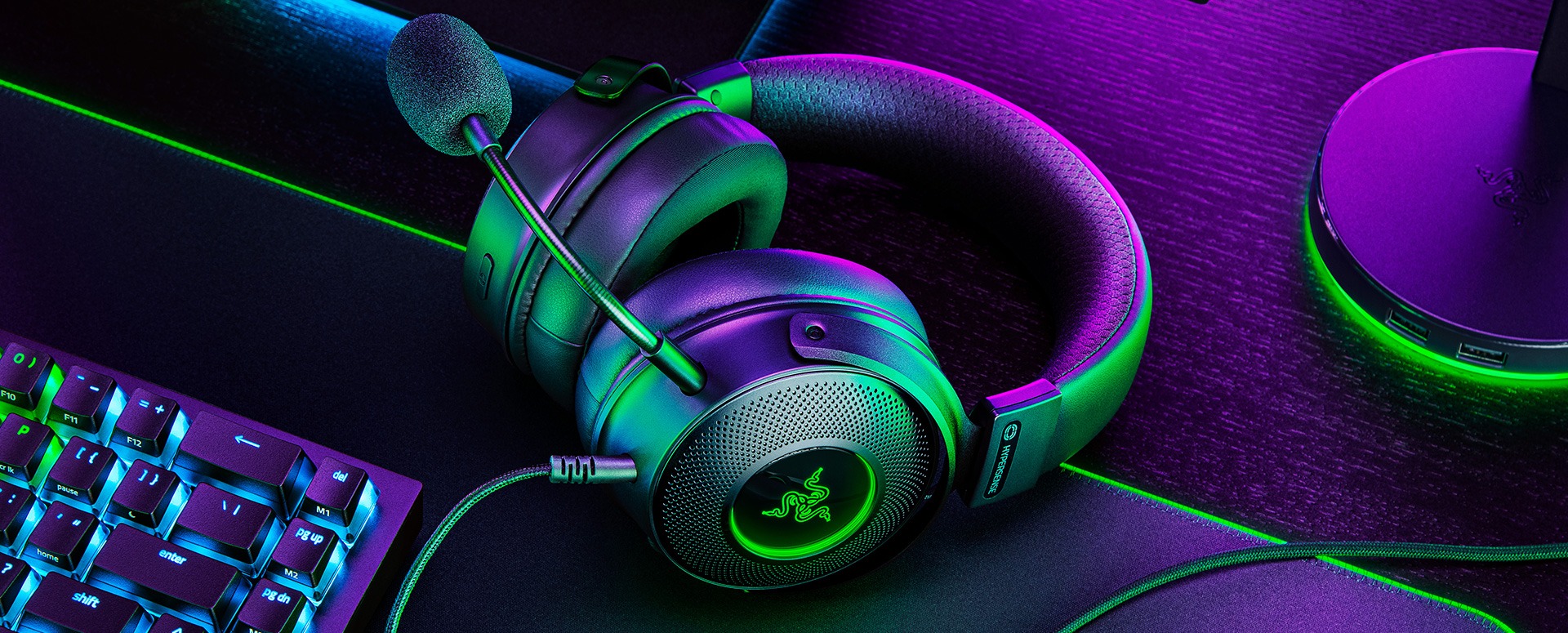 woman wearing white and black headphones