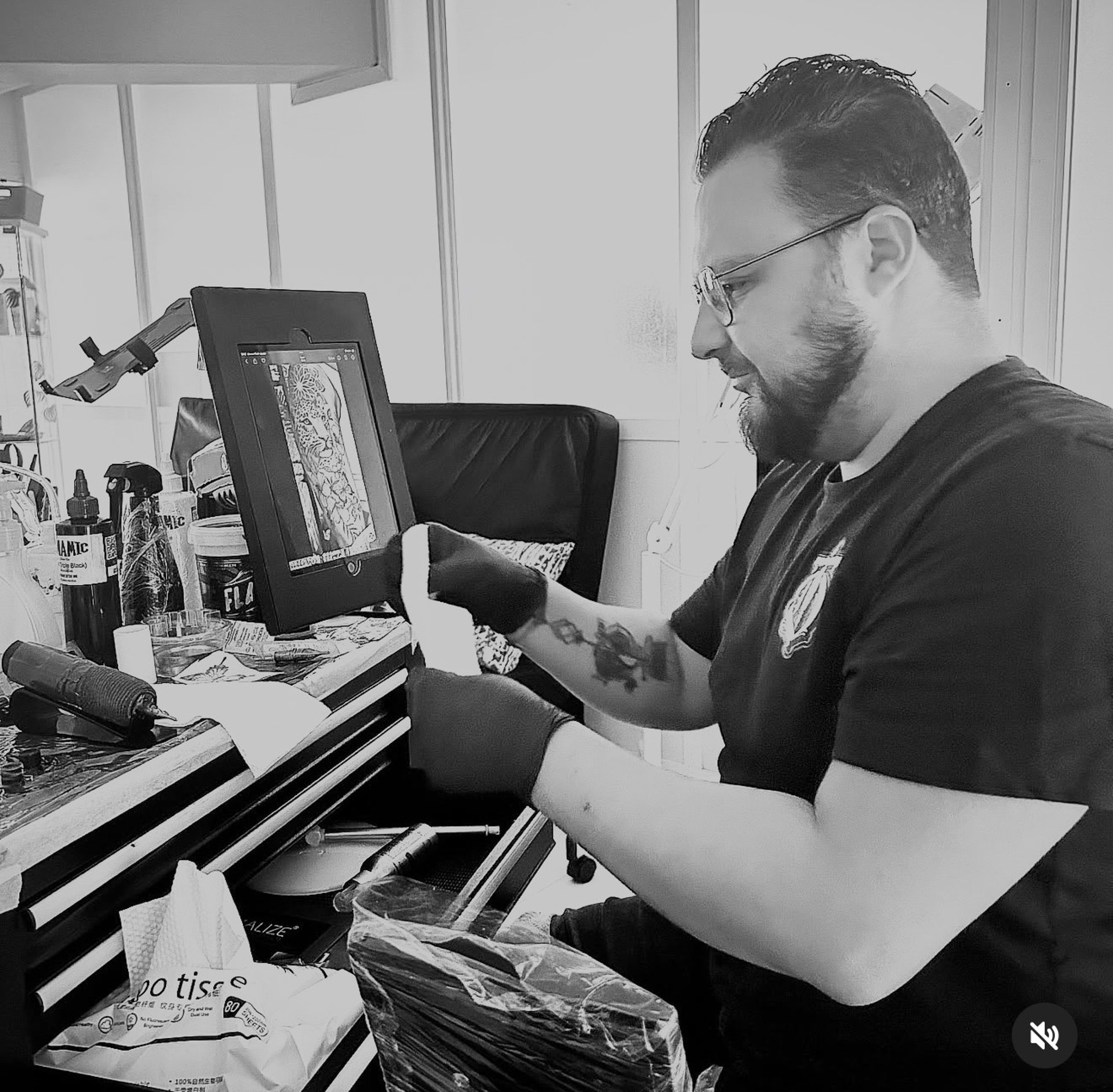 black and white bed linen