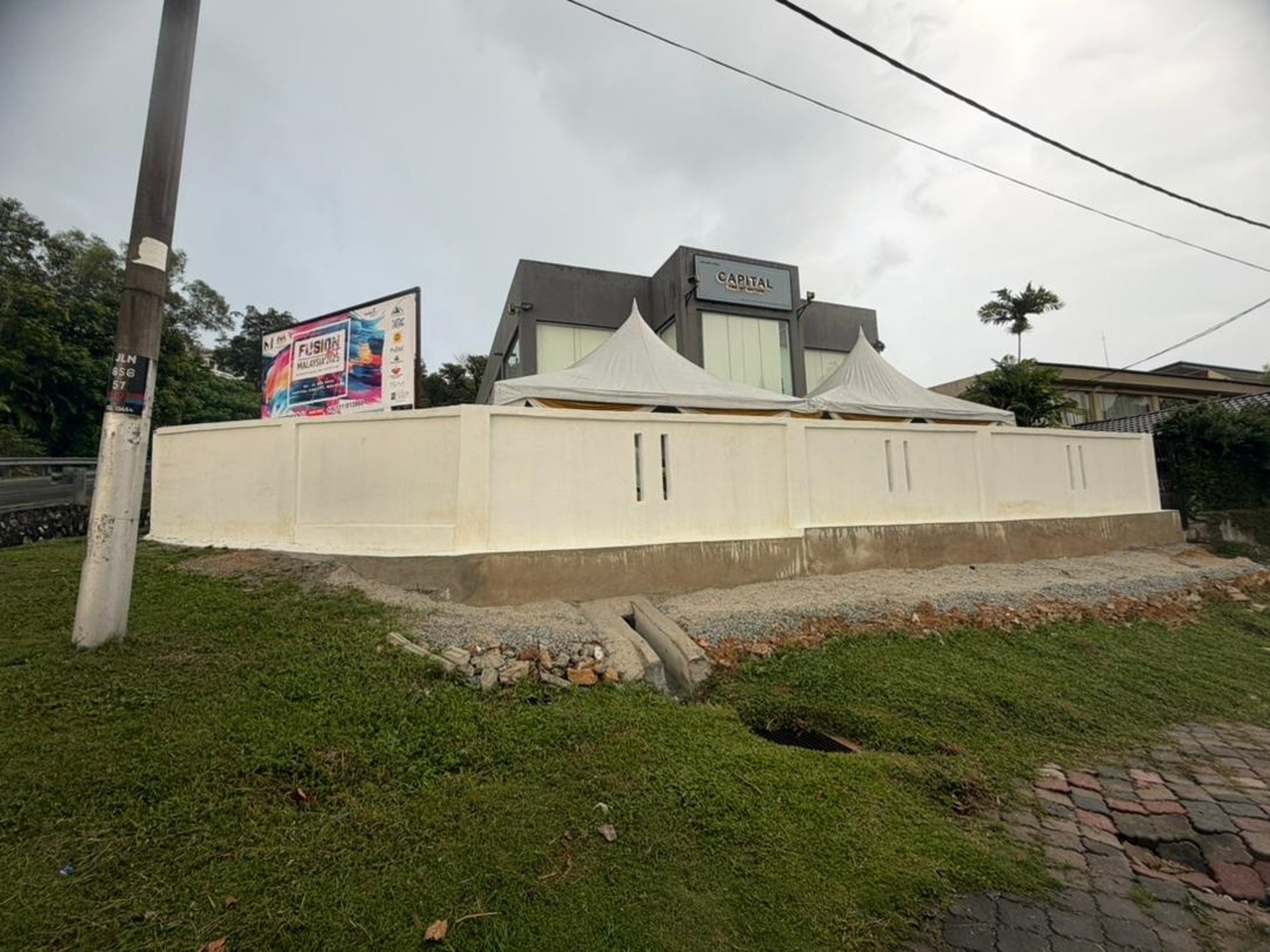 black and white bed linen