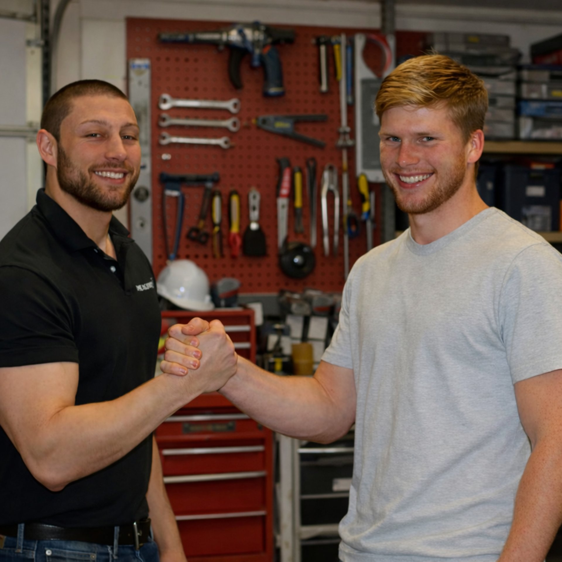 gray computer monitor