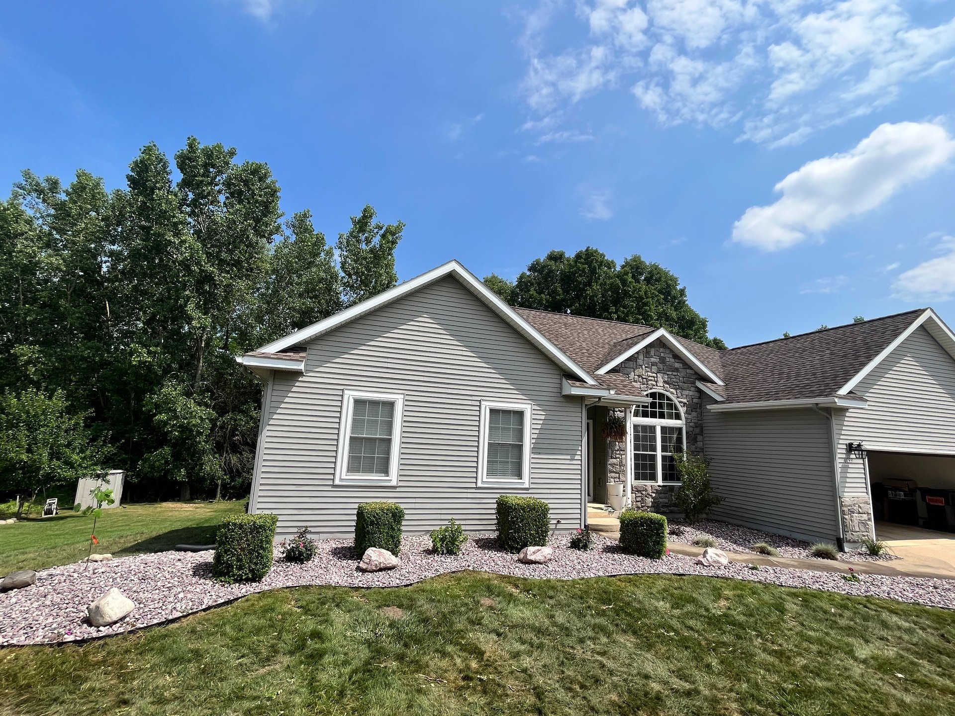 black and white bed linen