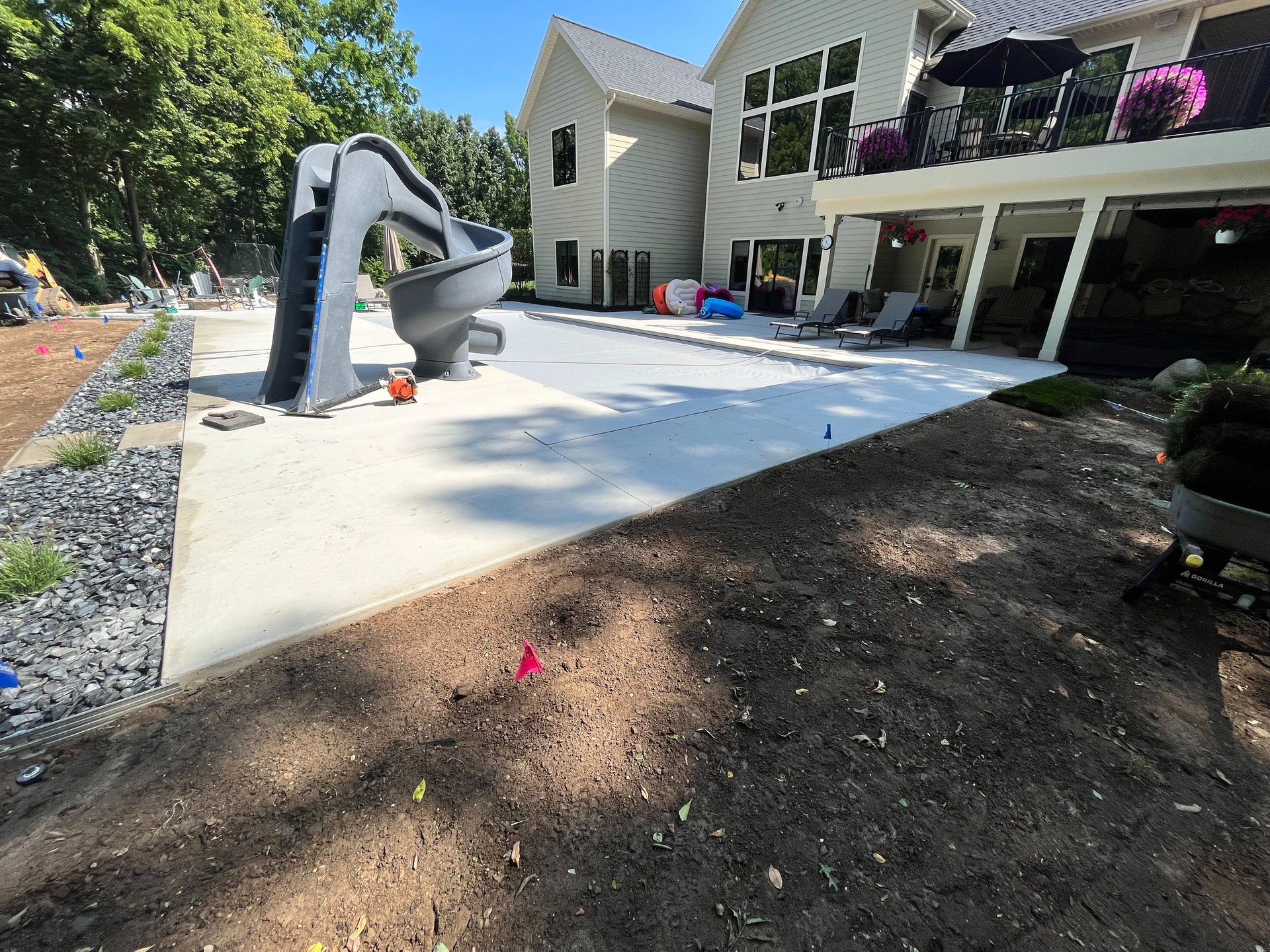 black and white bed linen