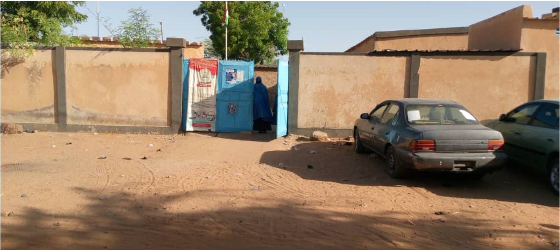 black and brown leather padded tub sofa