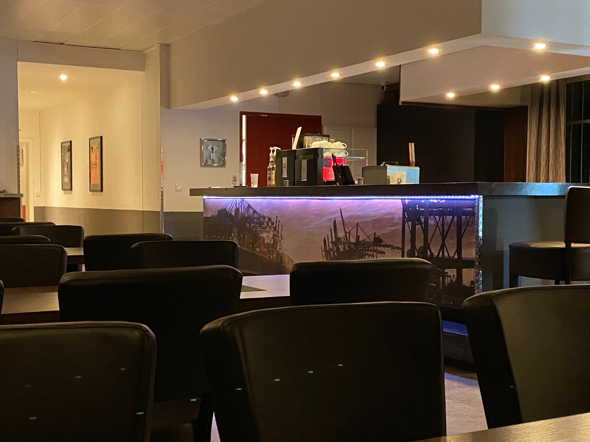 black and white bed linen