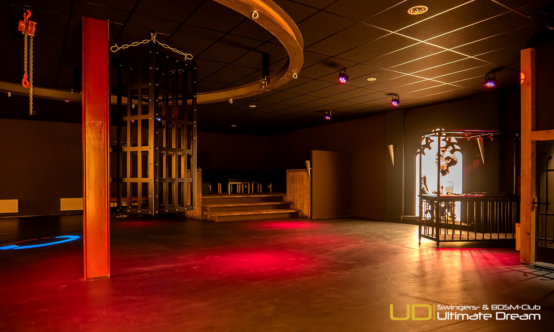 black and white bed linen