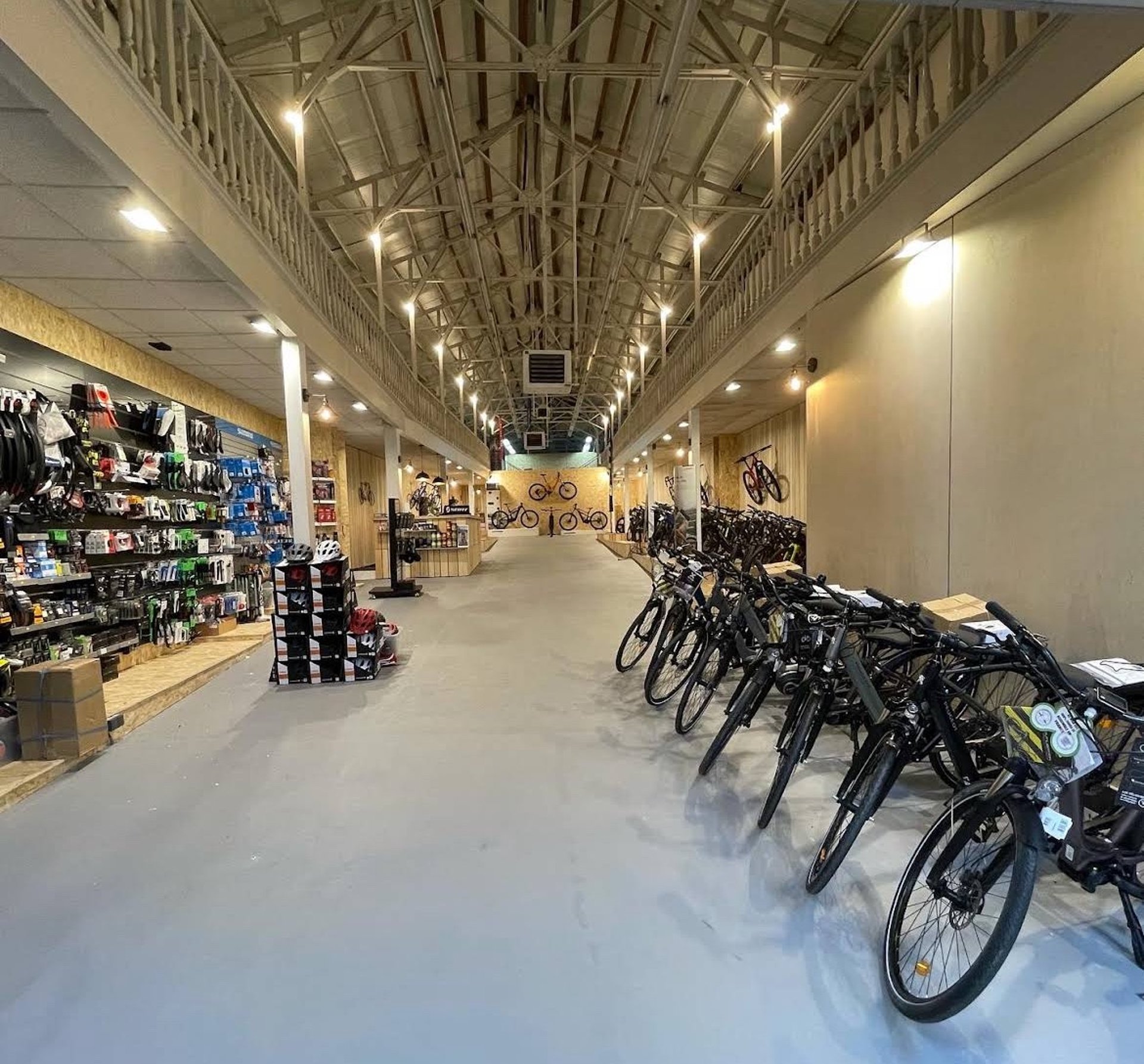 black and white bed linen