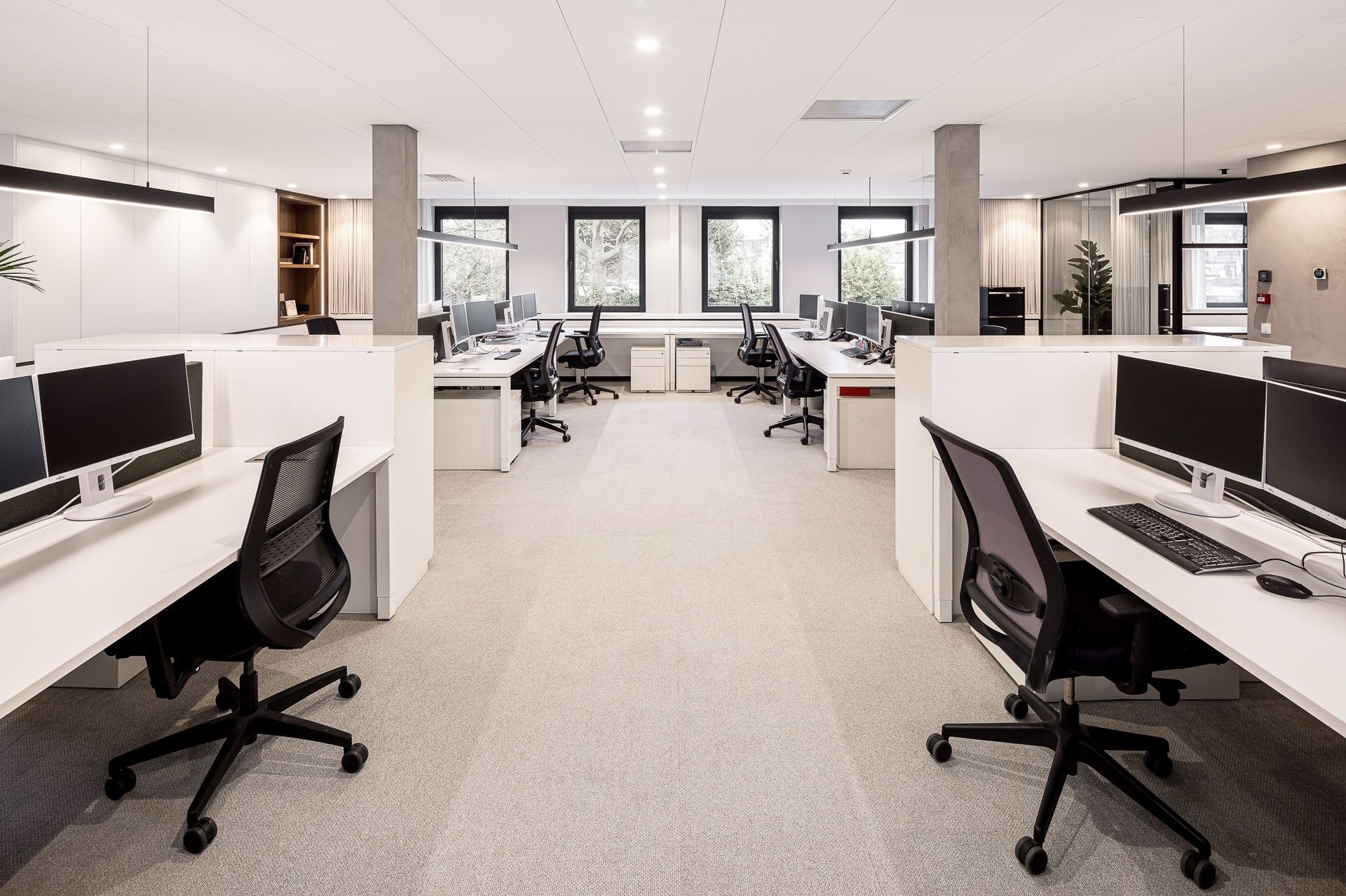 black and white bed linen