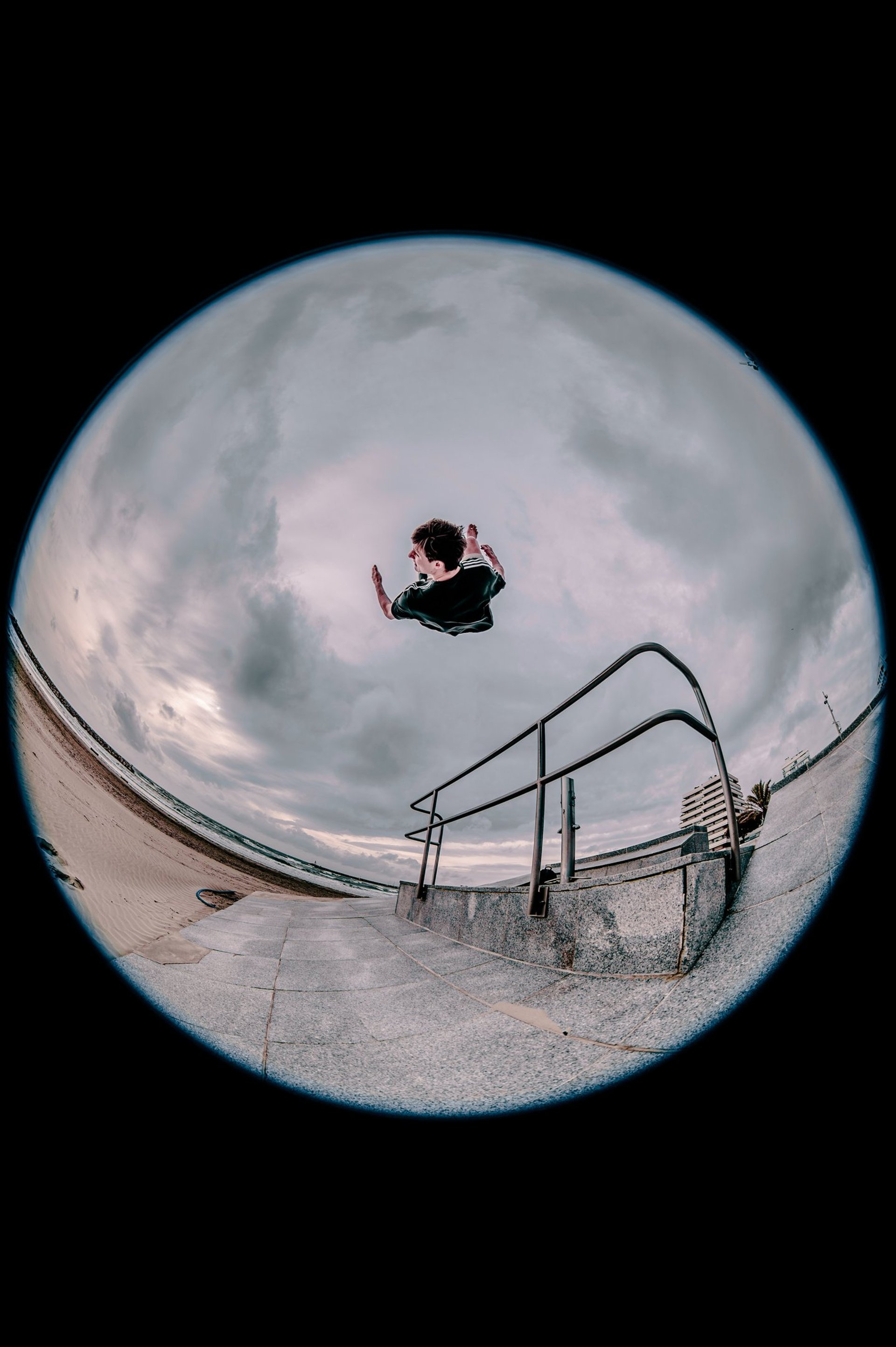 gray computer monitor