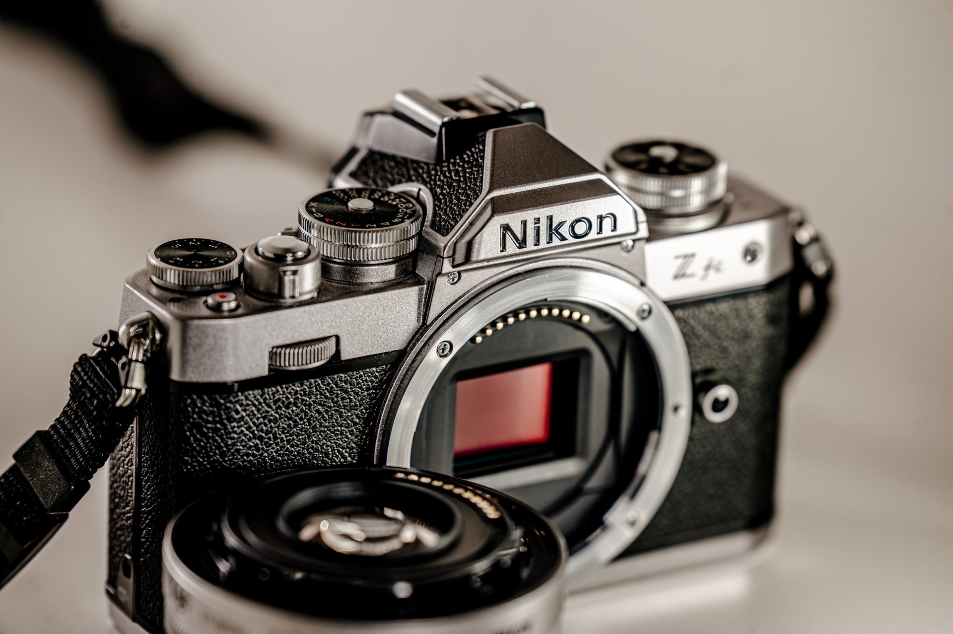 gray computer monitor