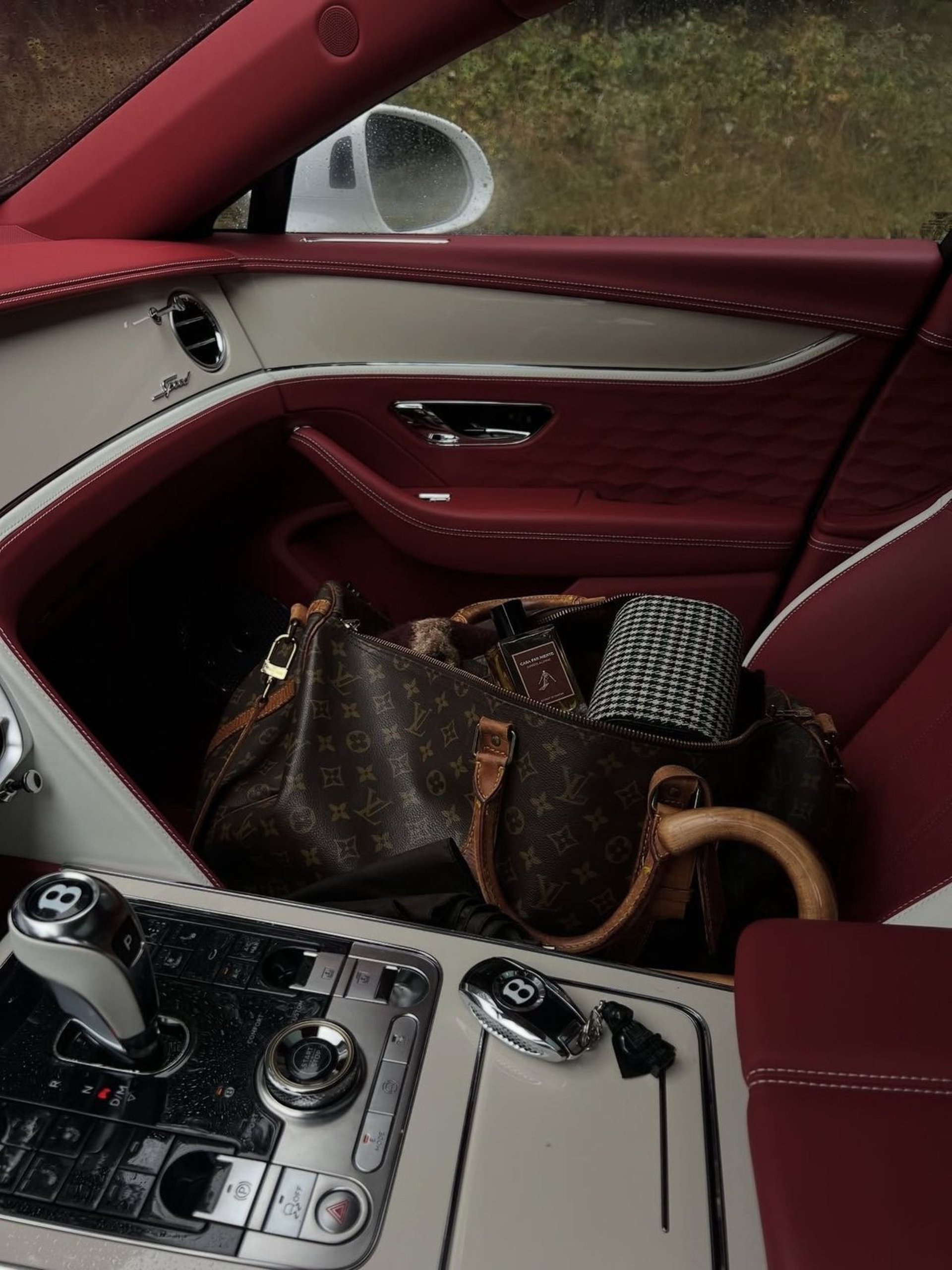 black and white bed linen