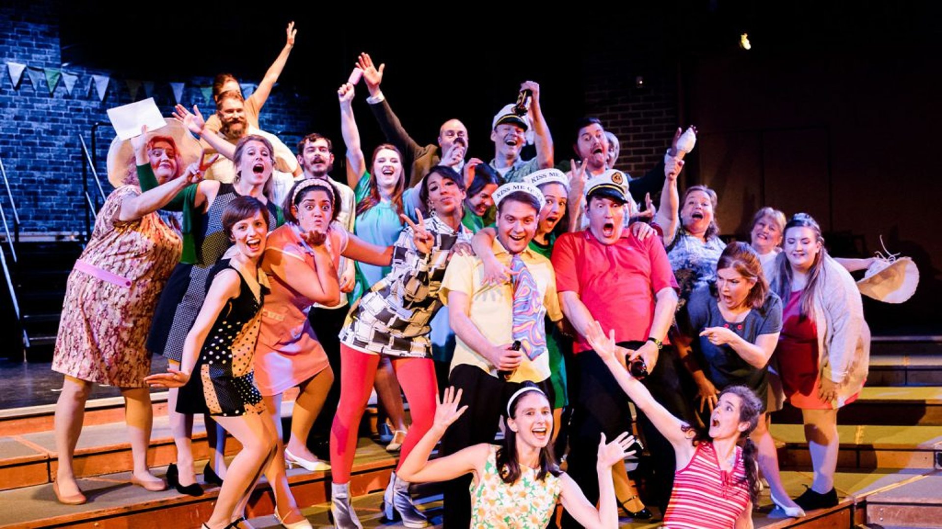 gray computer monitor