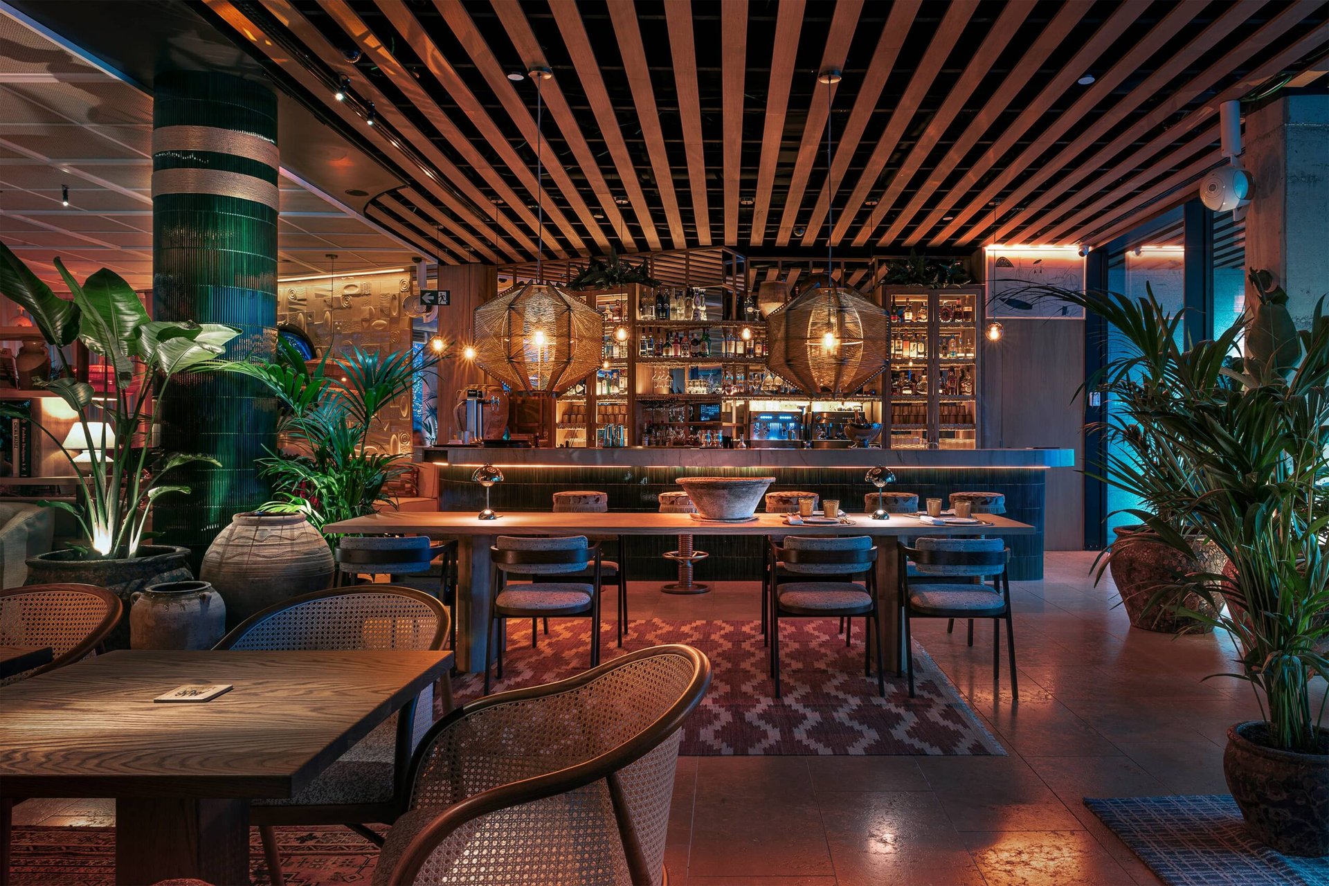 black and white bed linen