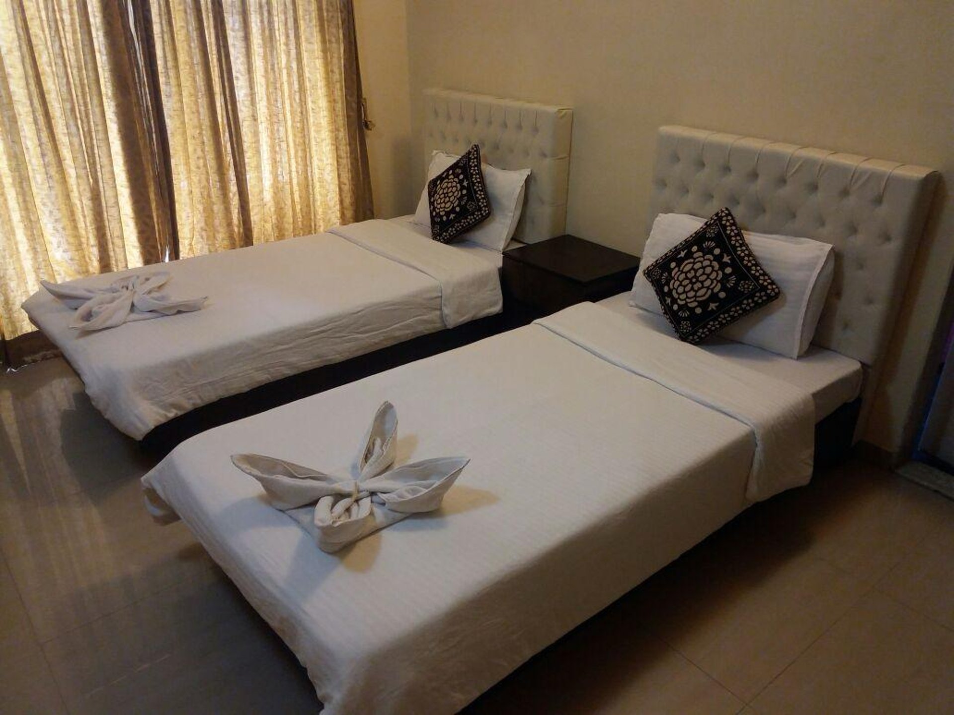 black and white bed linen