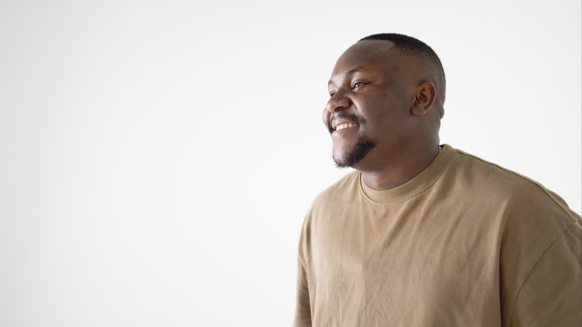 Paul Kachala in Wabwino music video by Paul Clement, filmed by camera operator Daniel da Trindade.