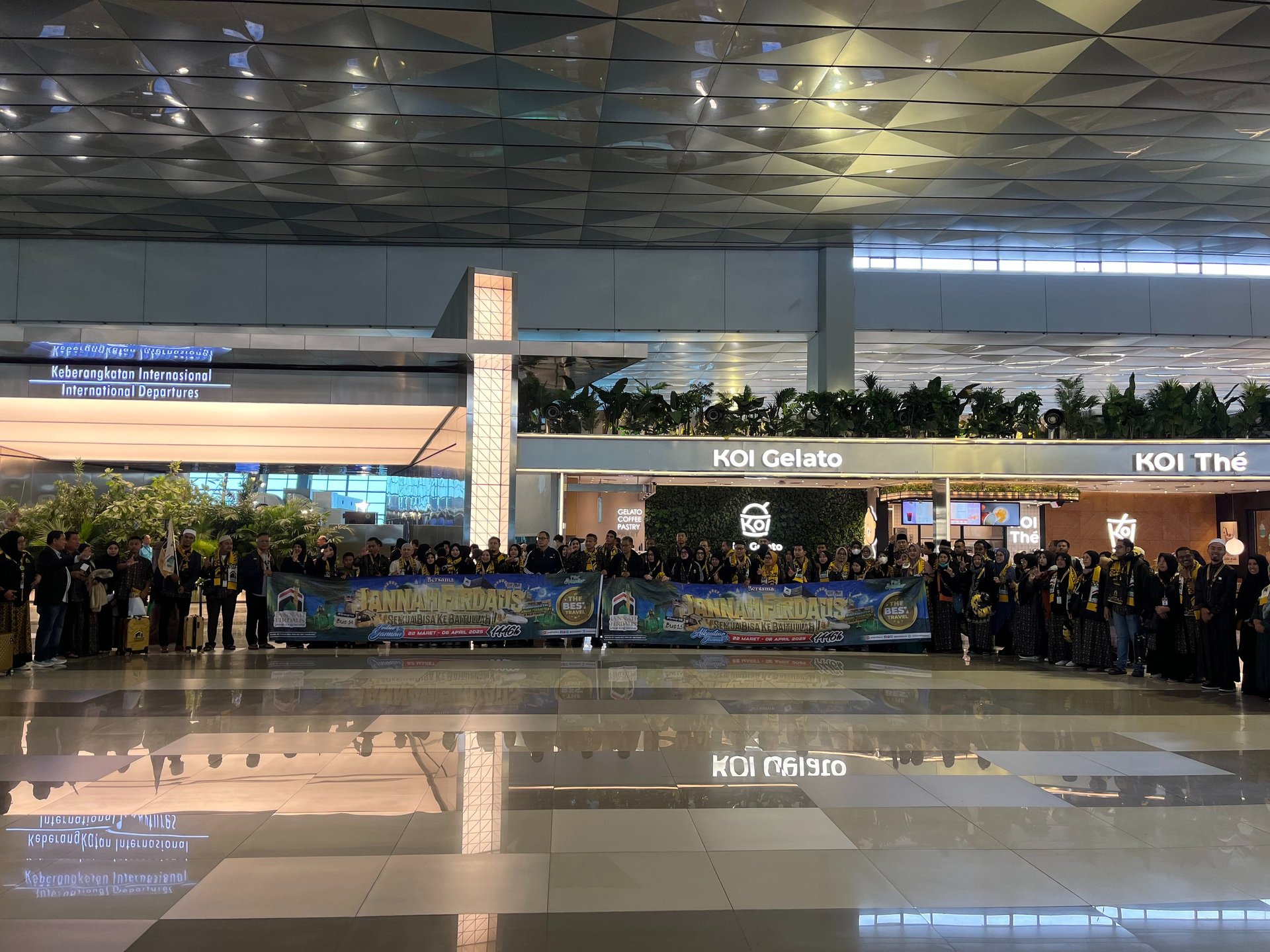 gray computer monitor