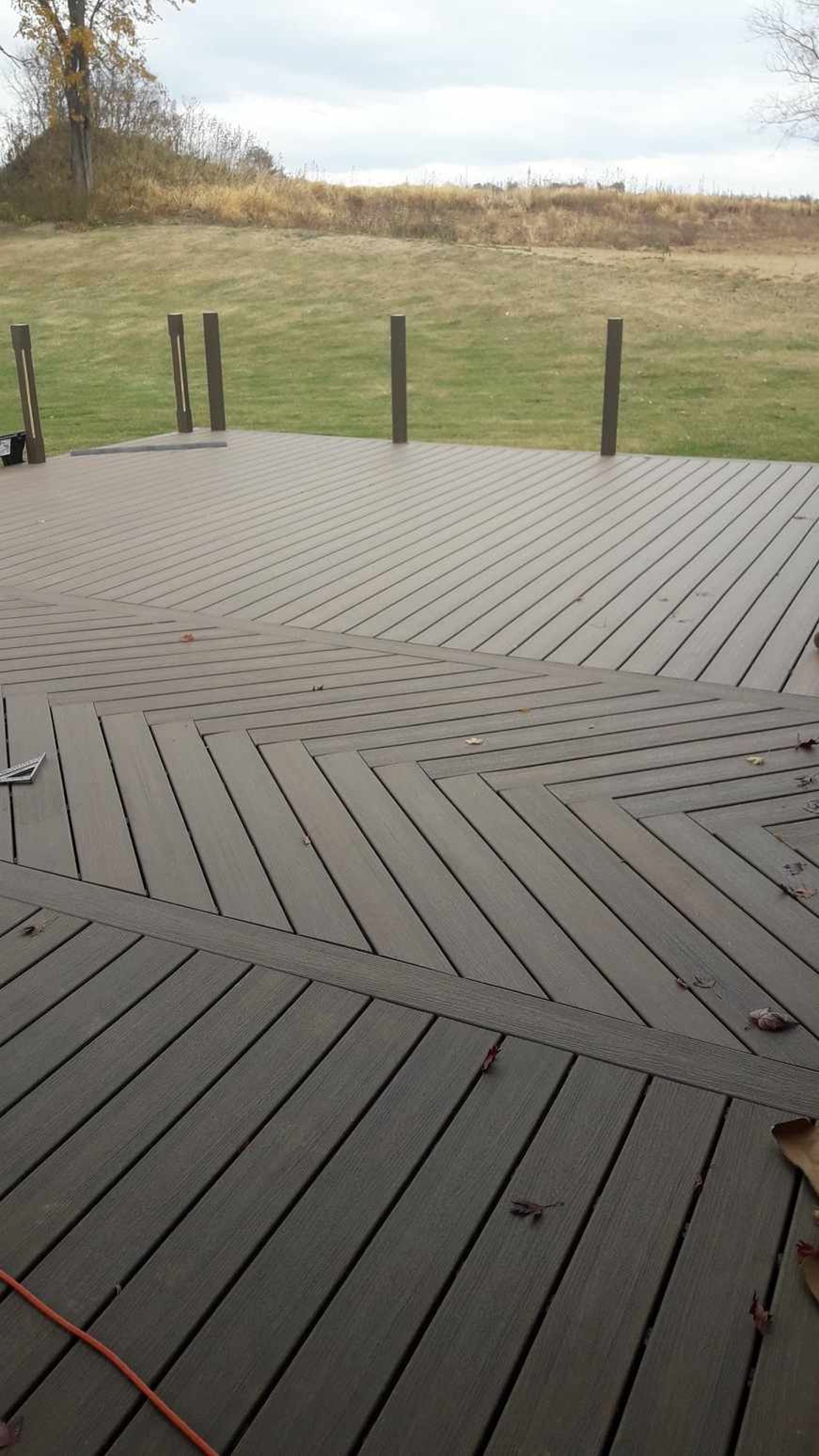 gray computer monitor