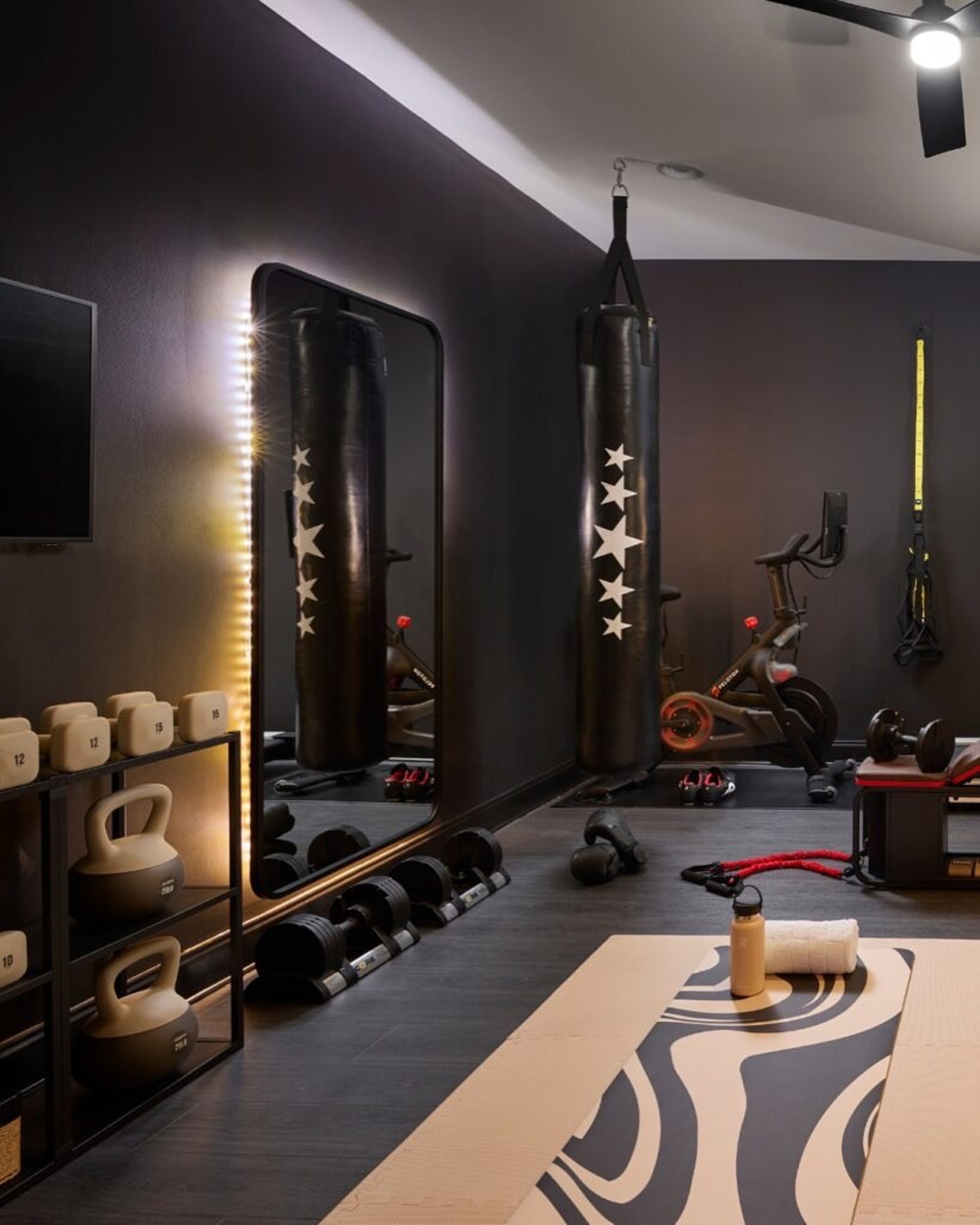 black and white bed linen